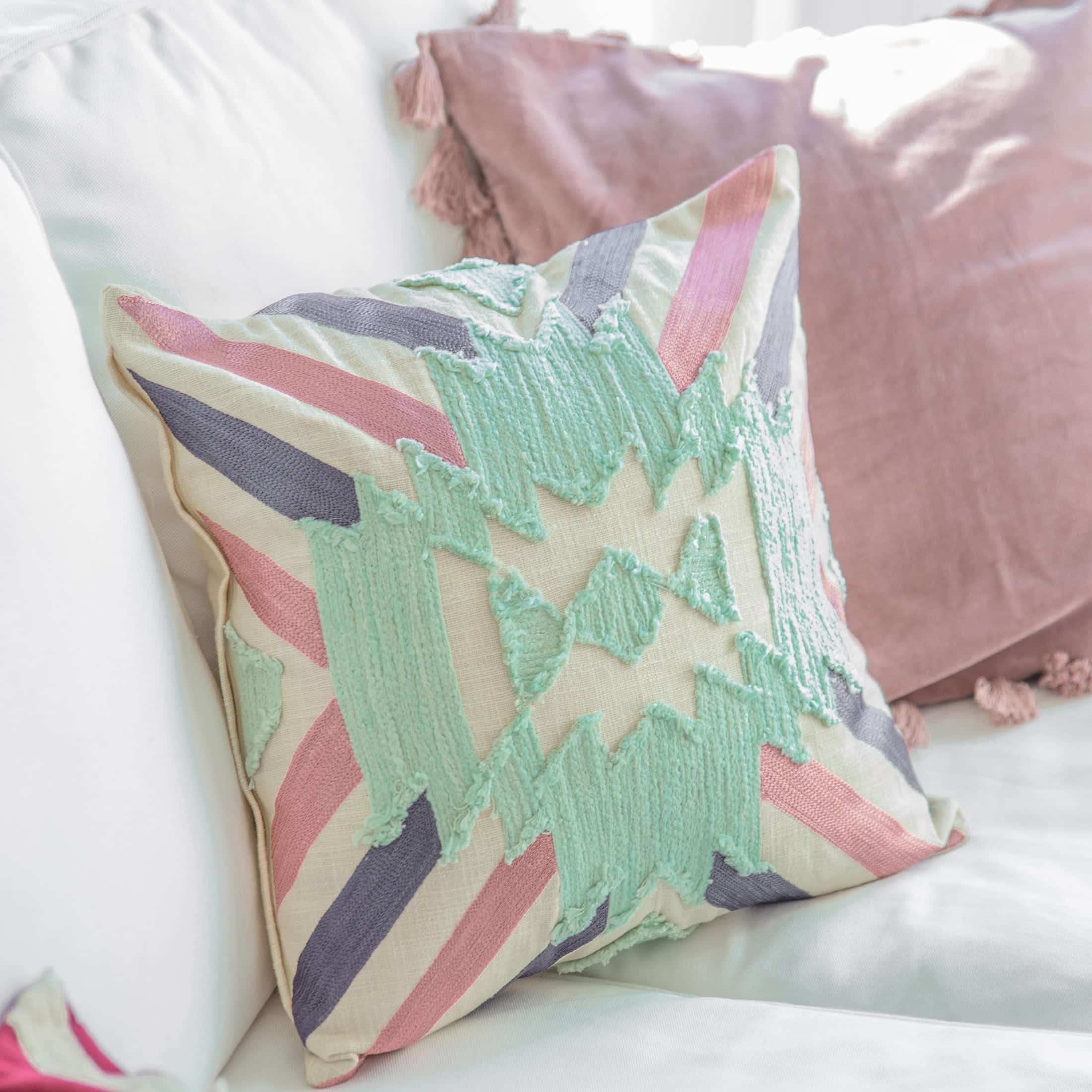 Boho Kissen im Hippie Style | Boho Style Einrichtung | Kissenbezug Baumwolle | Liv Interior | Kissen Vintage amerikanisch Bohemian | Soulbirdee Onlineshop Kissen im Boho Style in 45 x 45 cm aus Baumwolle. Besonderes Kissen