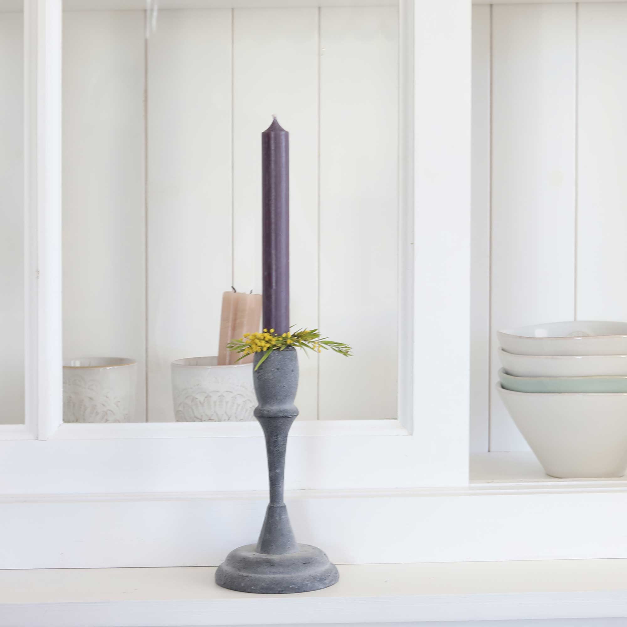 Kerzenständer aus Metall mit 18cm Höhe von der Marke Affari im skandinavischen Wohnstil. Kerzenhalter aus Eisen bei Soulbirdee kaufen