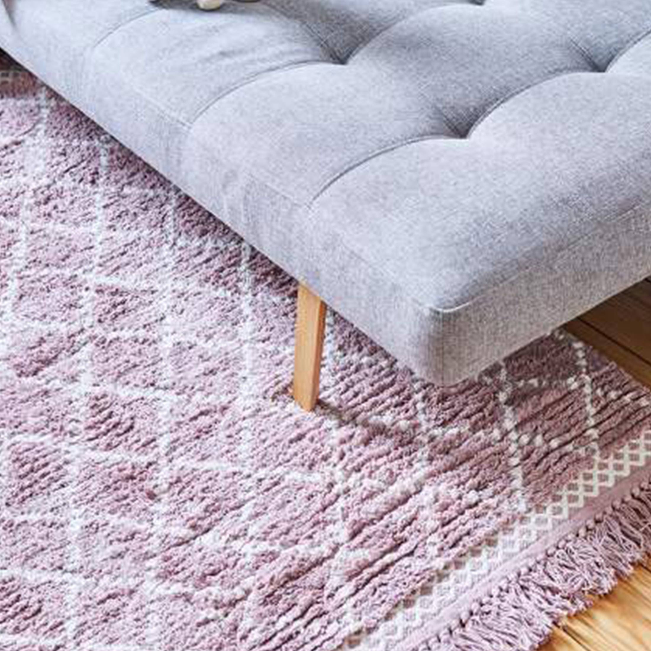 Beni Ourain Teppich in Mauve und Beige aus weicher Bio Baumwolle von Liv Interior. Gesunder Wohnzimmer-Teppich aus fairer Produktion | schneller Versand