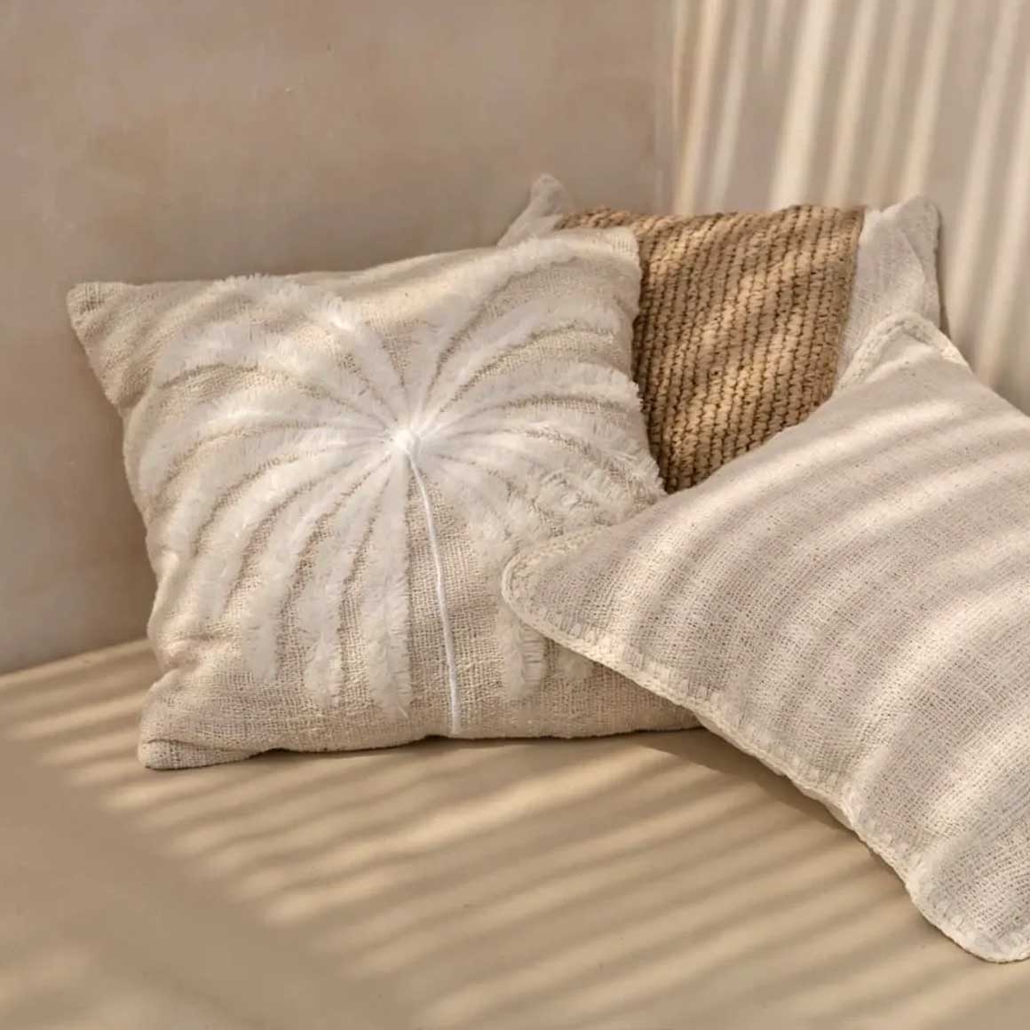 Boho Kissen Boho Style Dekokissen Kissen mit Fransen und Palme Boho Kissenbezug Kissen 50x50 in Beige mit Palme Bazar Bizar Deko kaufen | Soulbirdee Onlineshop