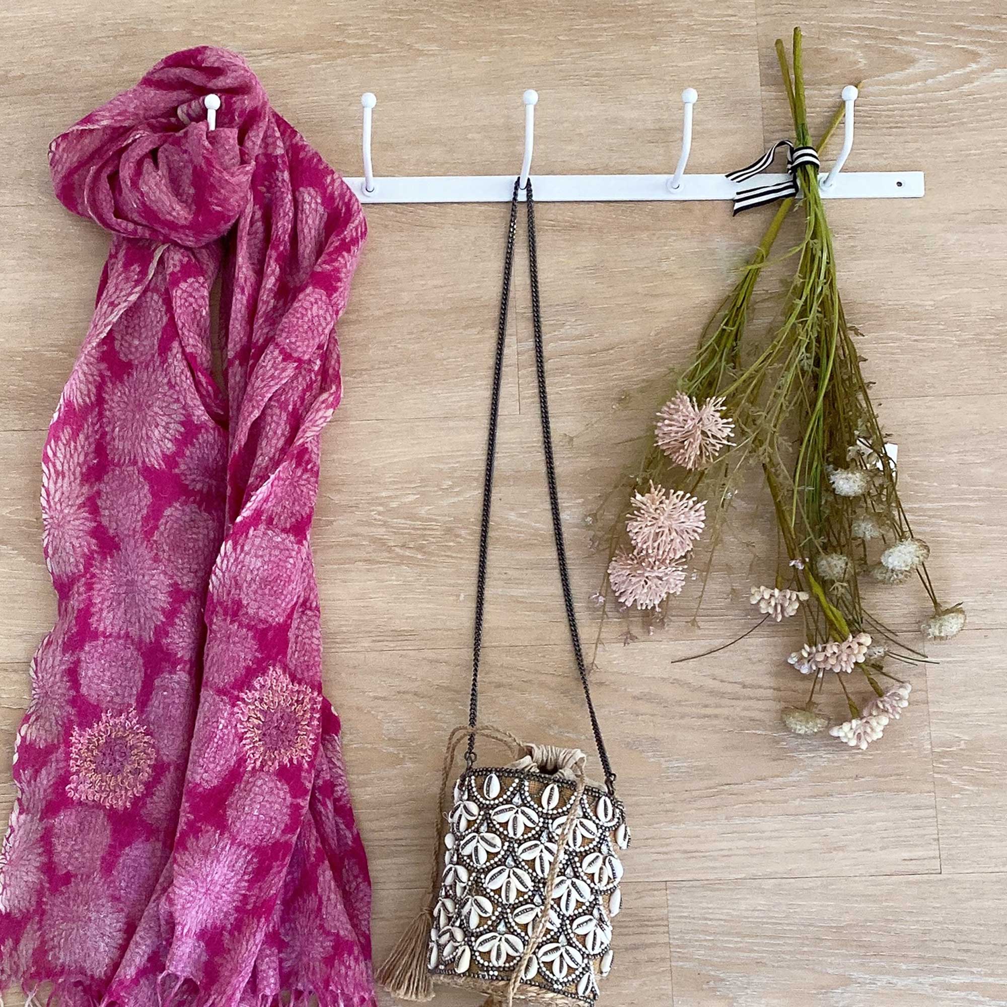 Garderobe Weiß mit 5 Haken 60cm Länge von der Marke IB Laursen. Garderobe im skandinavischen Stil bei Soulbirdee kaufen