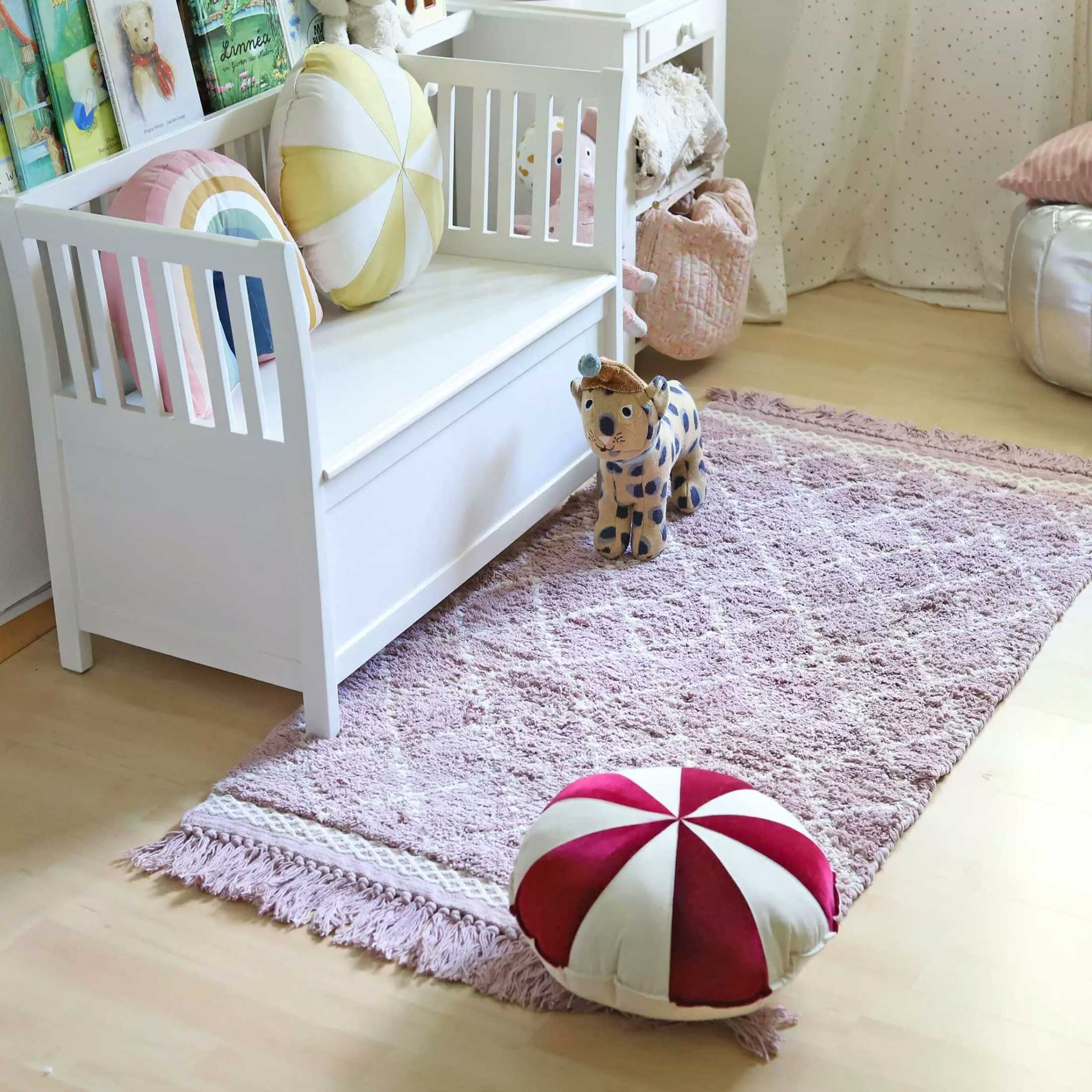 Kinderteppich Teppich Kinderzimmer waschbar Rosa Bio-Baumwolle Liv Interior Beni Ourain Fransen Boho Soulbirdee Shop