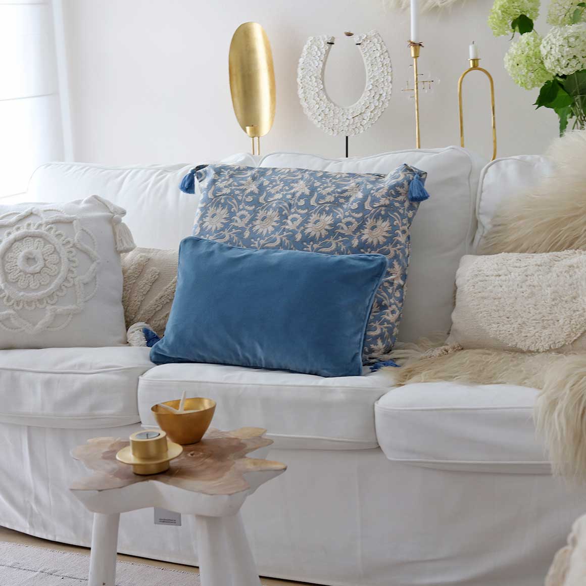 Blaues Kissen ATLANTIK rechteckiges Samt Kissen Wohnzimmer auf dem Sofa Deko Kissen kaufen Soulbirdee Onlineshop