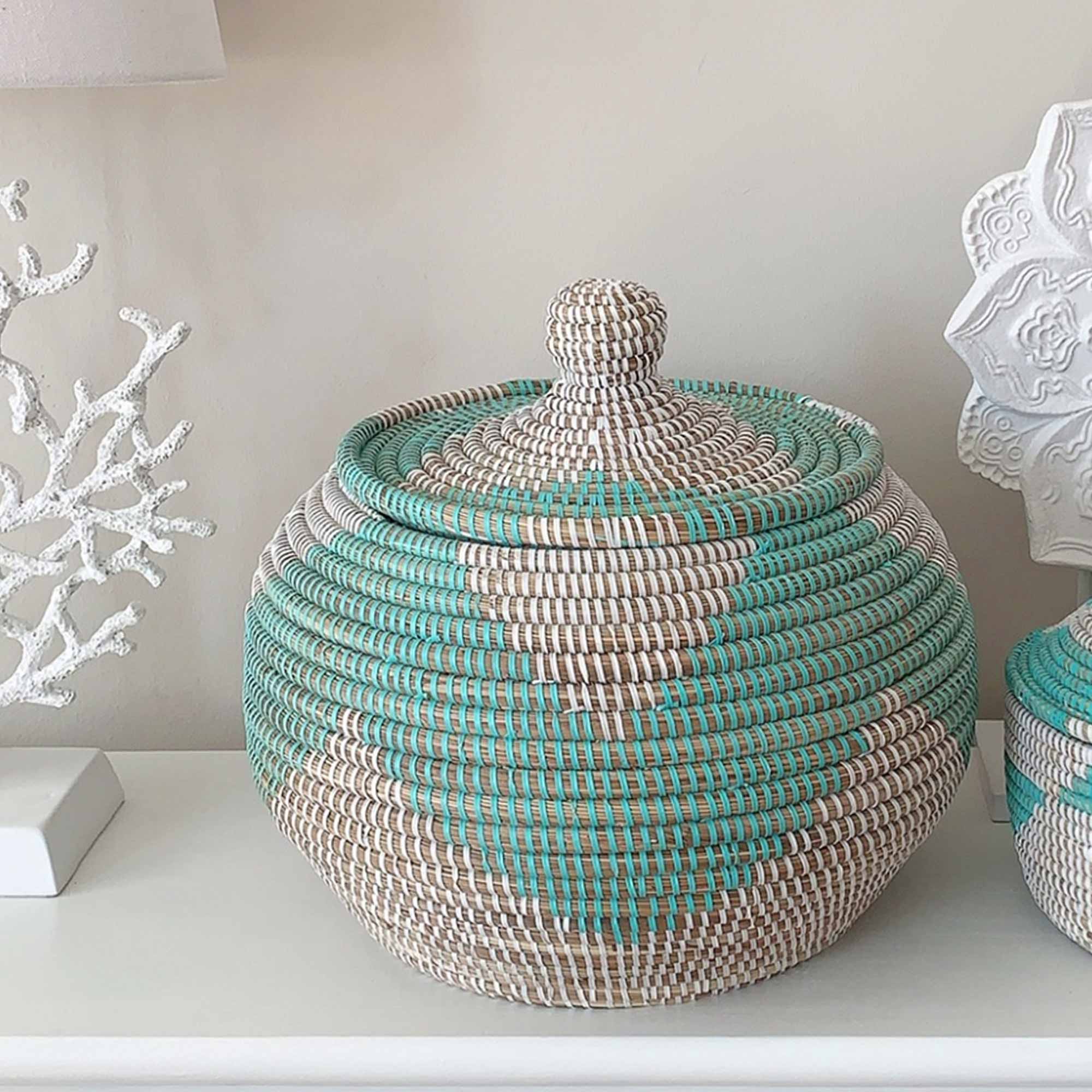 Afrikanischer Korb Weiss Türkis DeckelKorb Senegal Ethno Muster Aufbewahrung online kaufen Soulbirdee Onlineshop