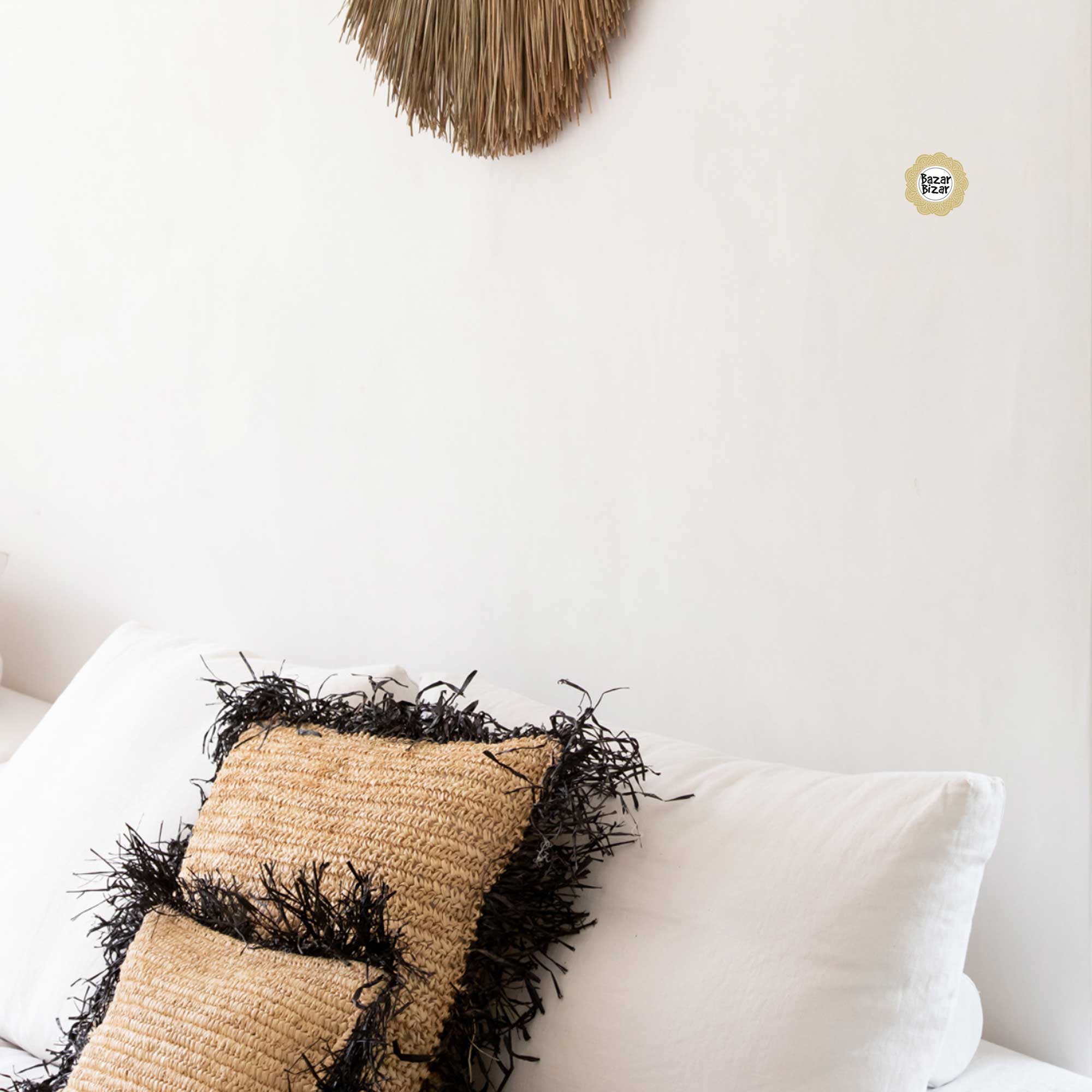 Raffia Kissen im Bohemian Style | Bast Kissen mit Kissenfüllung | Boho Deko Kissen von Bazar Bizar im Soulbirdee Onlineshop