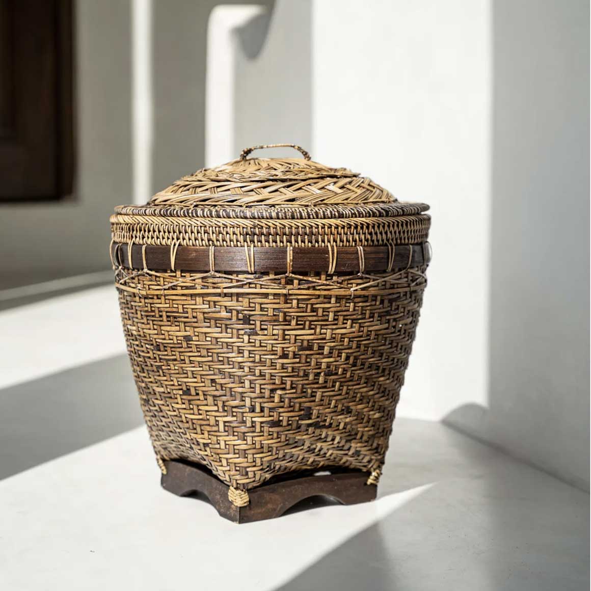 Korb Vintage Style Bali Korb für Wäsche Kolonial Stil Wäschekorb kaufen Ethno Deckelkorb | Boho Deko Korb Soulbirdee Onlineshop colonial basket waeschekorb bazar soulbirdee onlineshop Wohnaccessoires