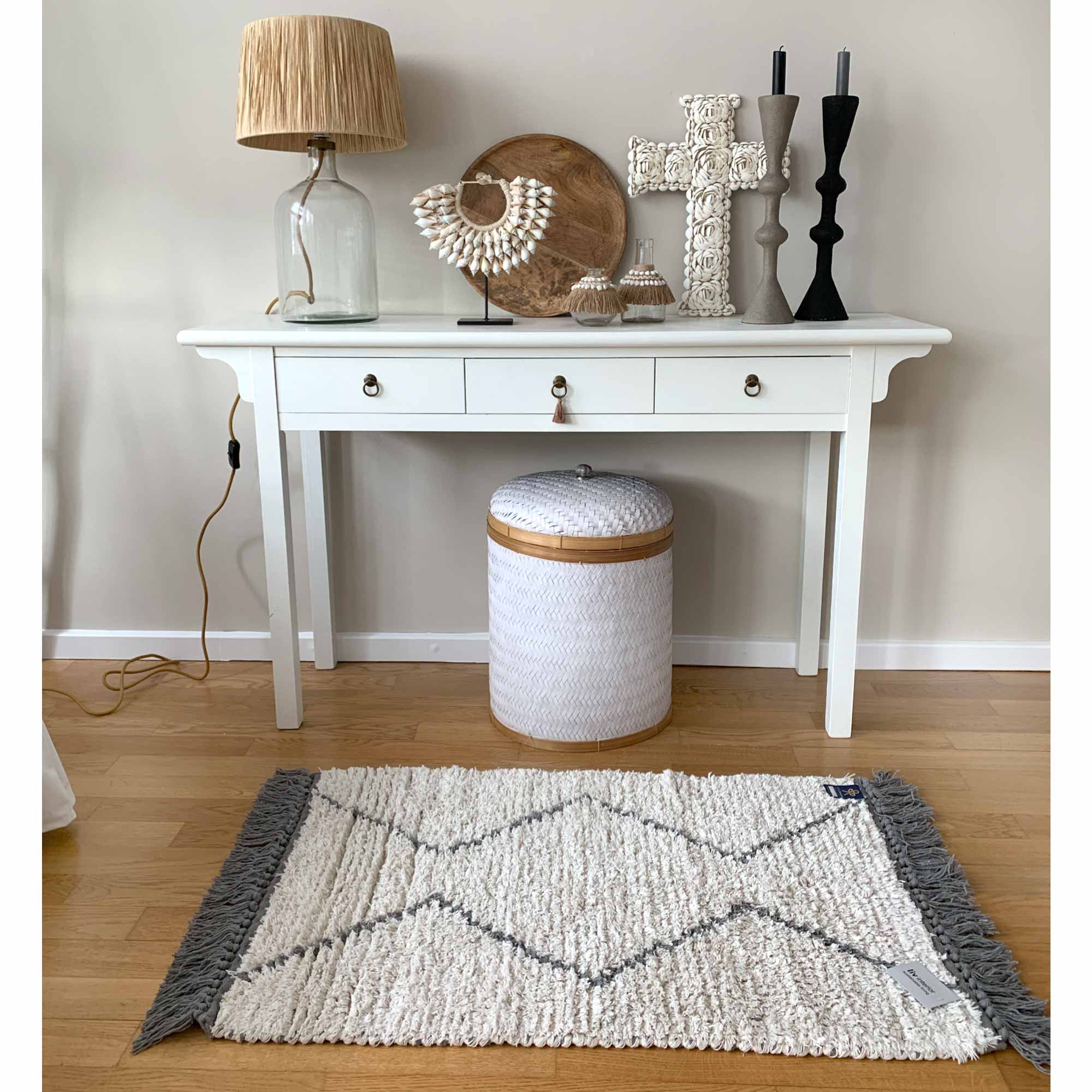 Teppich Beige Grau 140x70cm von der Marke Liv Interior Kleiner Teppich waschbar ♥ Teppich kaufen im Soulbirdee Onlineshop Marokkanischer Teppich in Beige und Grau in 60x90 von der Marke Liv Interior. Teppich Läufer im Beni Ourain Stil bei Soulbirdee