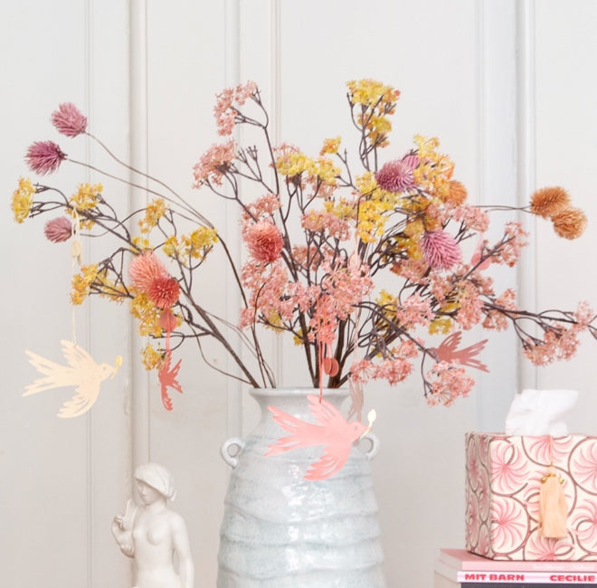Erwecke dein Zuhause aus dem Winterschlaf. Frische Farben und florale Muster bringen den Frühling zu dir nach Hause