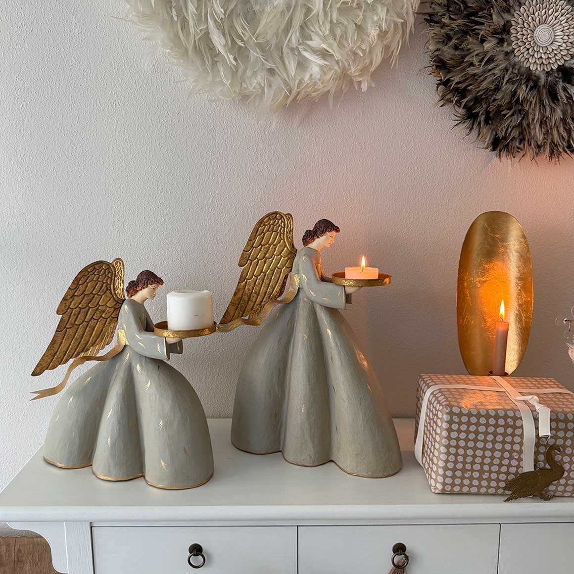 Gestalte die Adventszeit mit unseren einzigartigen Kränzen, Kerzen und Kalendern. Für eine zauberhafte Vorweihnachtszeit.