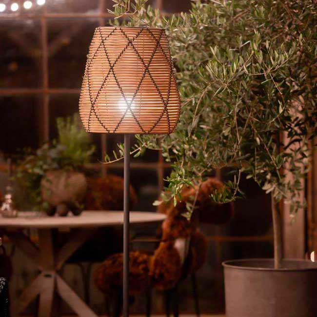 outdoor deko onlineshop lampen teppich kissen Gartenlicht Terrassenlampe Soulbirdee Pendellampen Wohndeko Dekoration Outdoor Deko mit Teppich für den Balkon und die Terrasse.