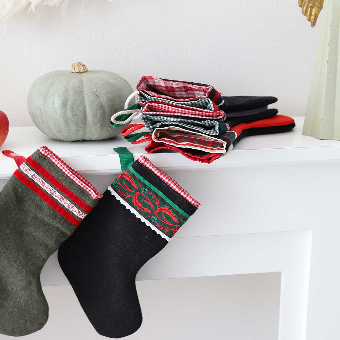 Nikolausstiefel Stiefel Socken Chiemgau Nikolaus Santa Strumpf aus Trachtenstoff Handarbeit aus dem Chiemgau Weihnachtsdeko kaufen Soulbirdee Weihnachtsshop