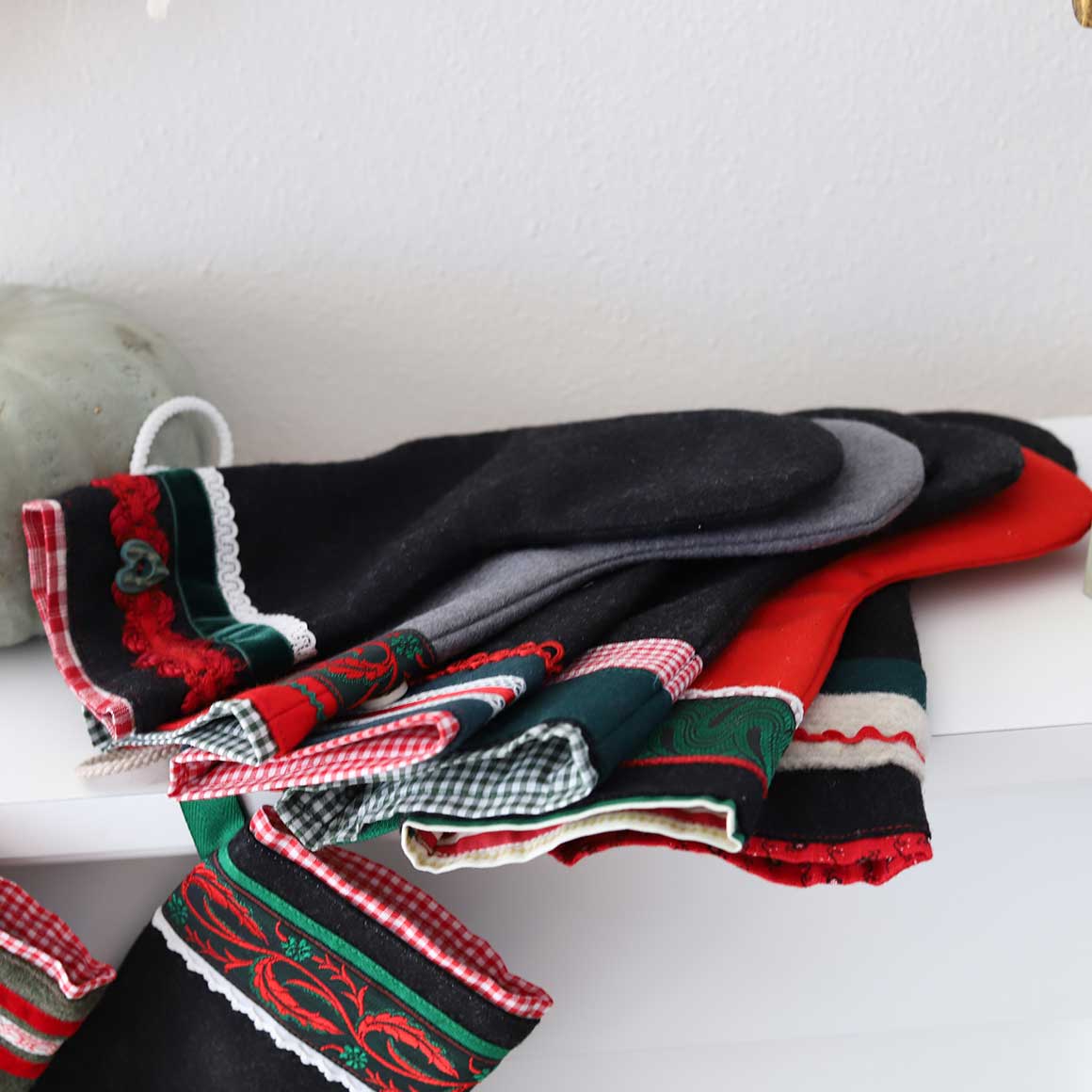 Nikolausstiefel Deko Stiefel Socken Chiemgau Nikolaus Strumpf aus Trachtenstoff Handarbeit aus dem Chiemgau Weihnachtsdeko kaufen Soulbirdee Weihnachtsshop