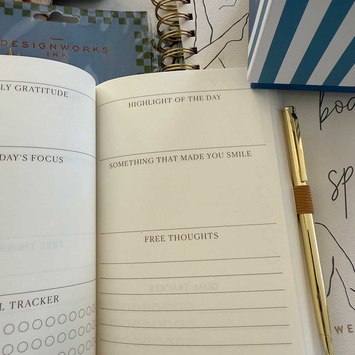 Journal Journaling Dankbarkeit gratitude wellness tagebuch Stift beige old soulbirdee