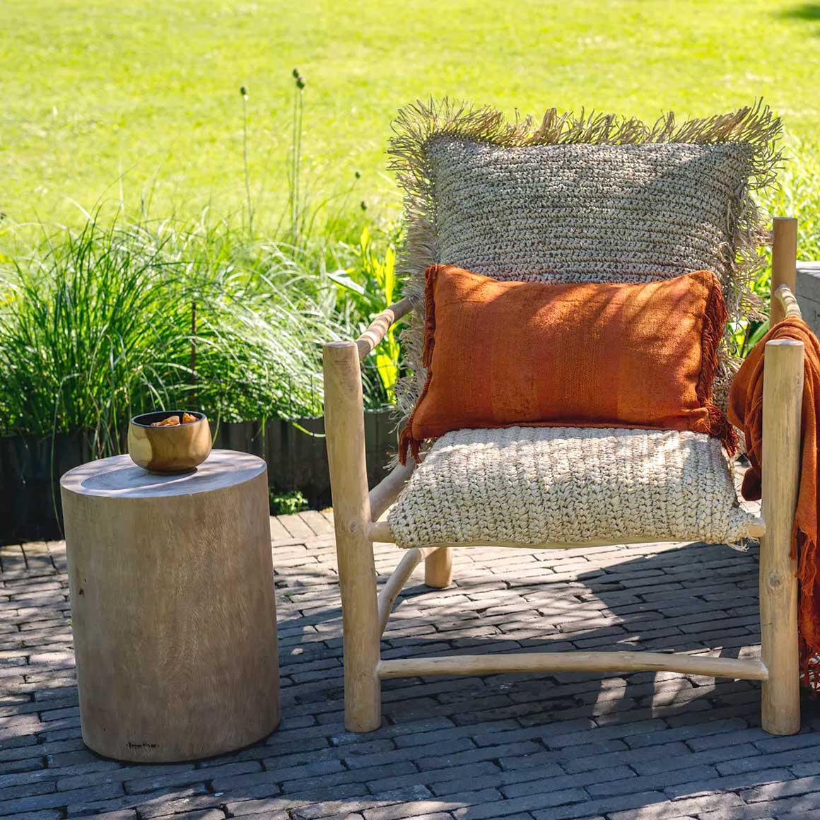 Hocker Stamm Baum Rund Holz weiss lackiert außen Beistelltisch Sidetable coffeetable sitzen stuhl Boho Bazar Bizar Möbel Soulbirdee Onlineshop