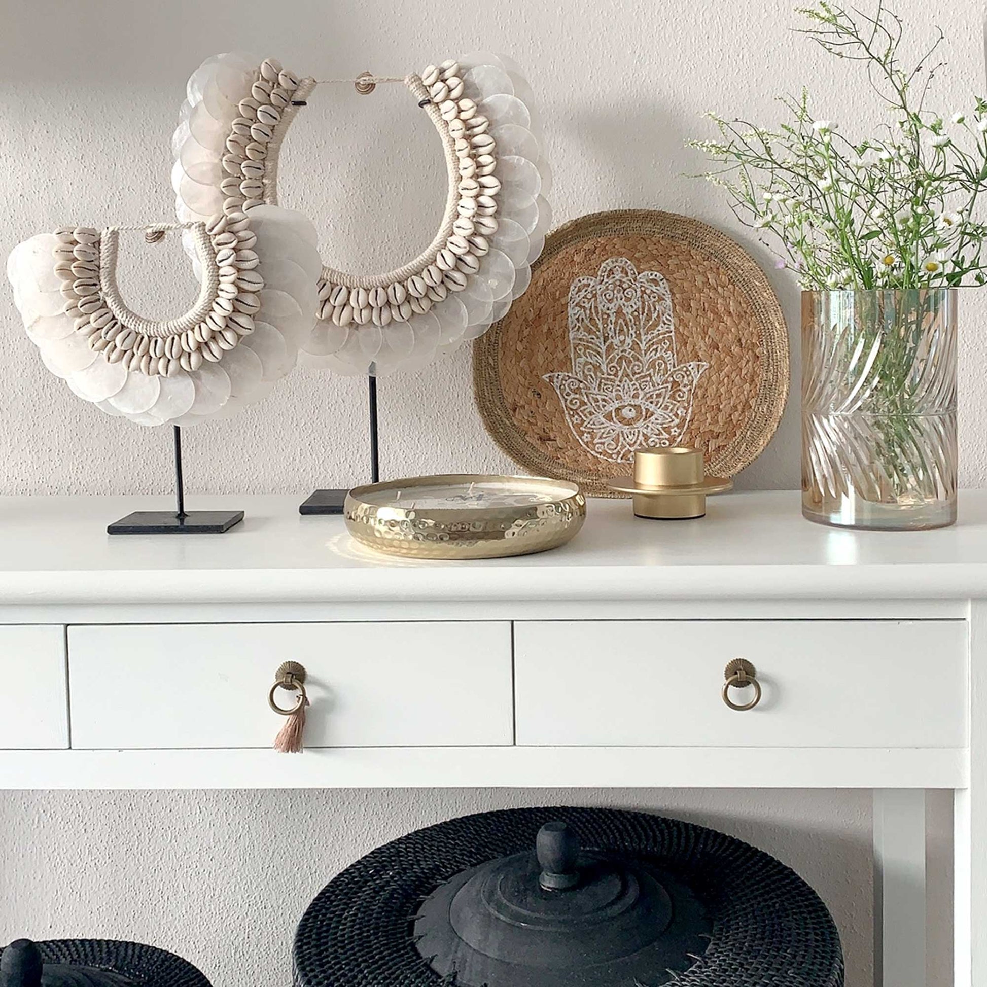 Duftkerze und Wohndeko mit Muschelketten aus Ibiza