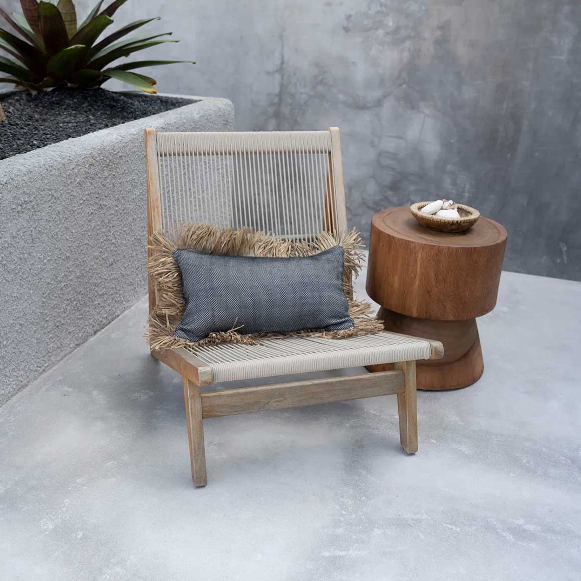 Dekokissen mit Fransen schwarz 30x50 cm rechteck Ibiza Style Kissen mit Kissenfüllung Beach Club Interior von Bazar Bizar im Soulbirdee Onlineshop Kissen kaufen