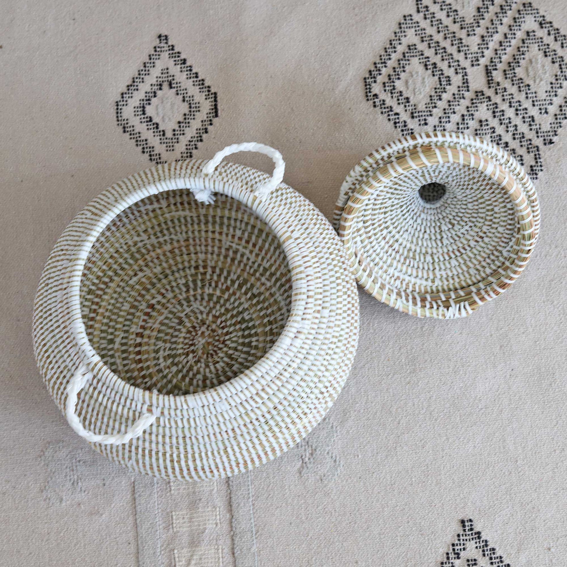 Deckelkorb detail innen weiss Henkel Detail Afrikanisch handarbeit rund Soulbirdee Onlineshop