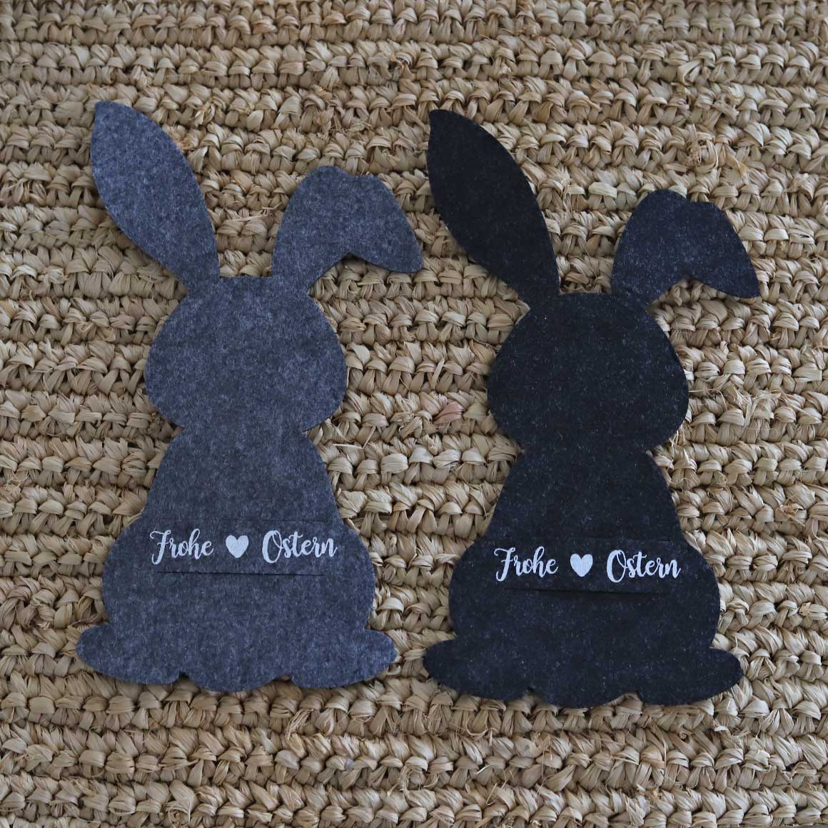 Osterhase als Tischdeko Osterdeko modern | Filz Bestecktasche in grau | Ostern Deko für den Osterbrunch Besteckhalter Soulbirdee Onlineshop