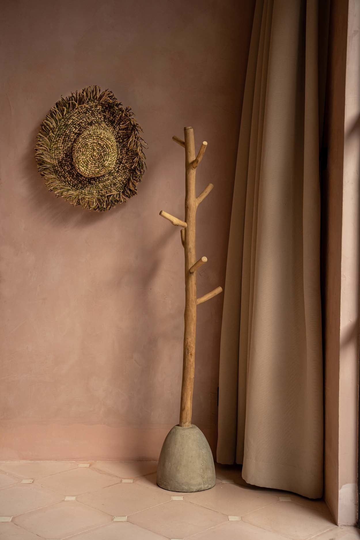 Detail Garderobe Baum frei stehende Standgarderobe