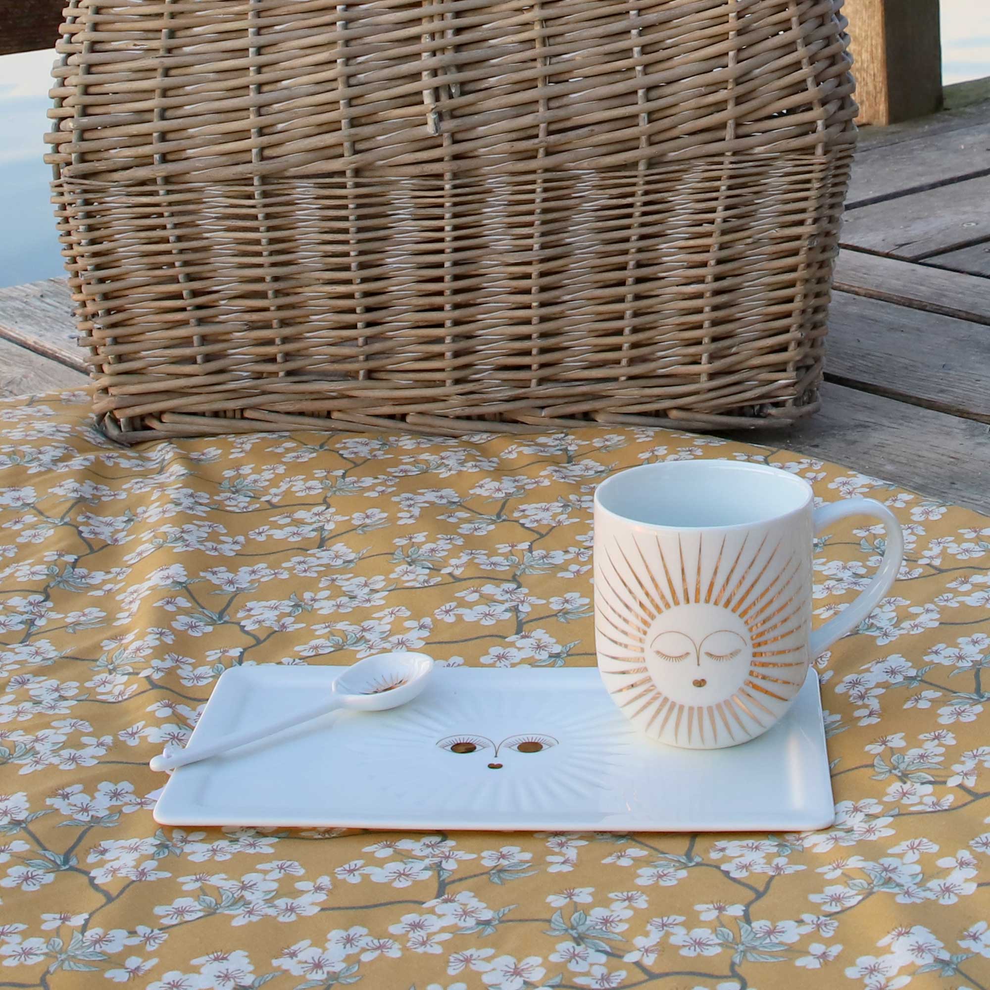Geschirr mit einer goldenen Sonne ♥ ein Geschenk für einen geliebten Menschen ♥ Weihnachtsgeschenk Henkeltasse aus Porzellan ♥ Geschenk kaufen