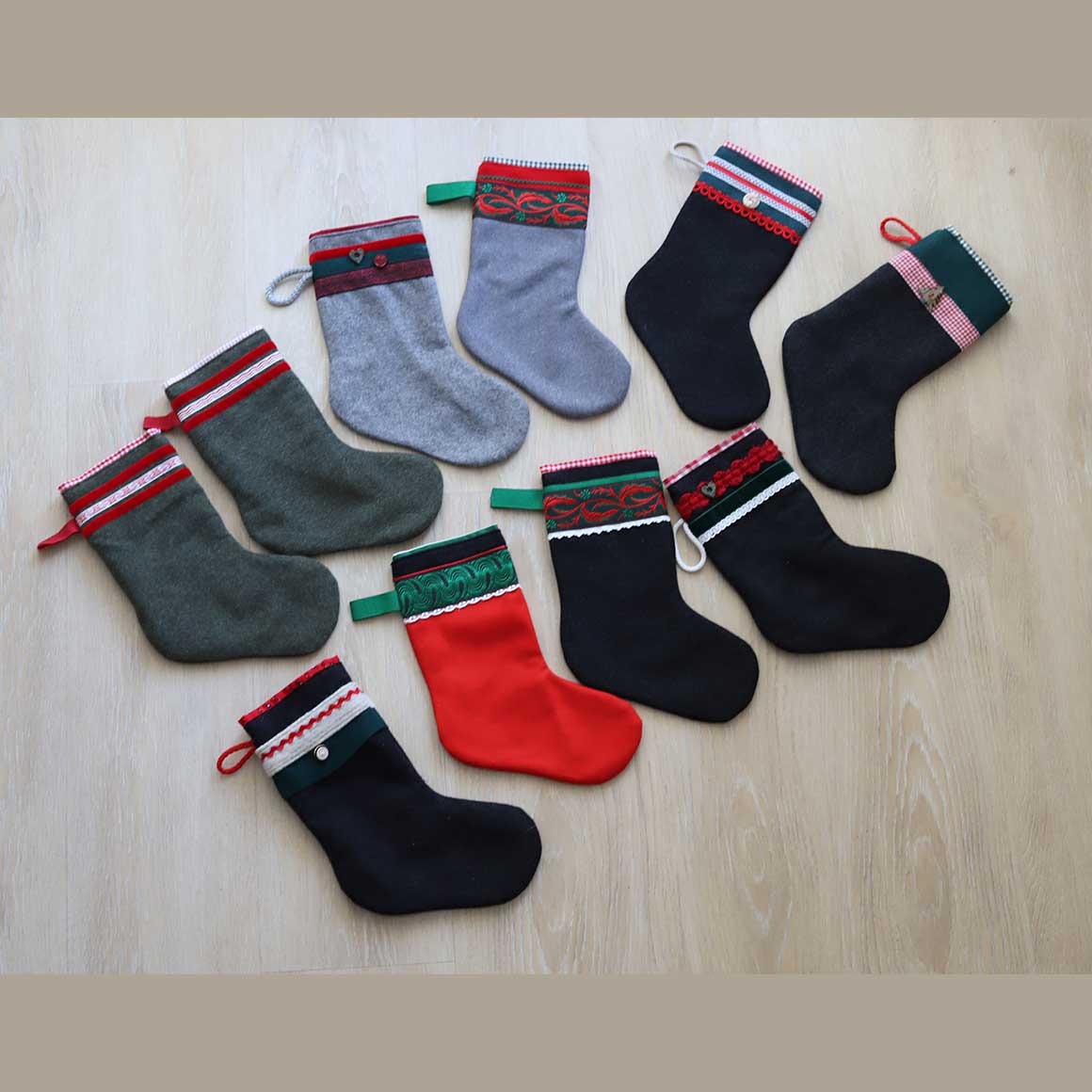 Nikolausstiefel Stiefel Socken Chiemgau Nikolaus Strumpf aus Trachtenstoff Handarbeit aus dem Chiemgau Weihnachtsdeko kaufen Soulbirdee Weihnachtsshop