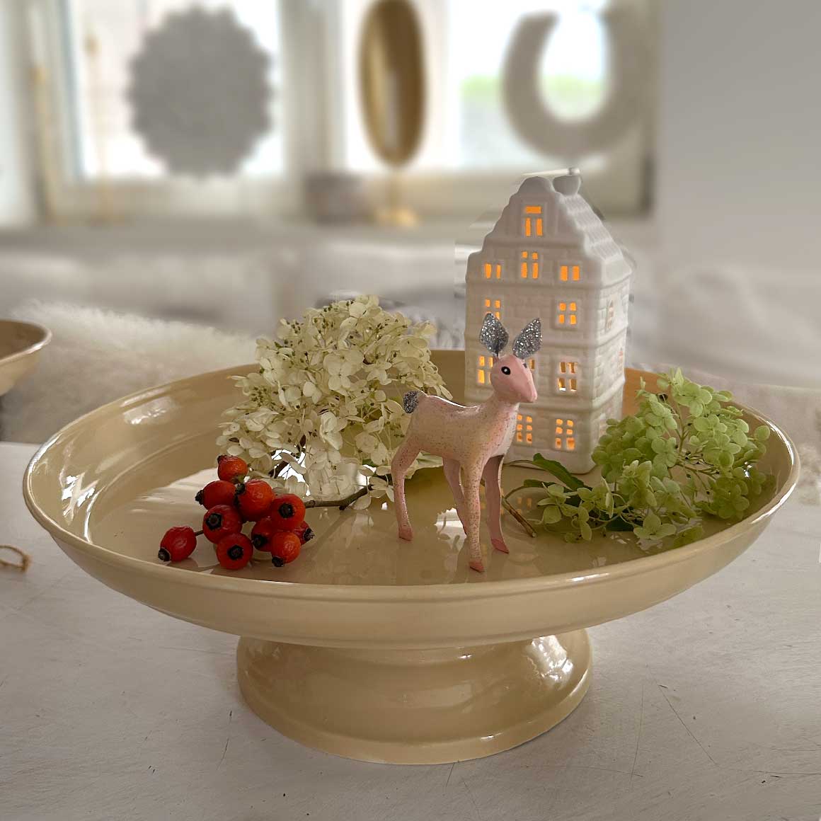 dekotablett landhaus deko vanille gelb rund fuss Tortenhalter lichthaus bungalow soulbirdee onlineshop