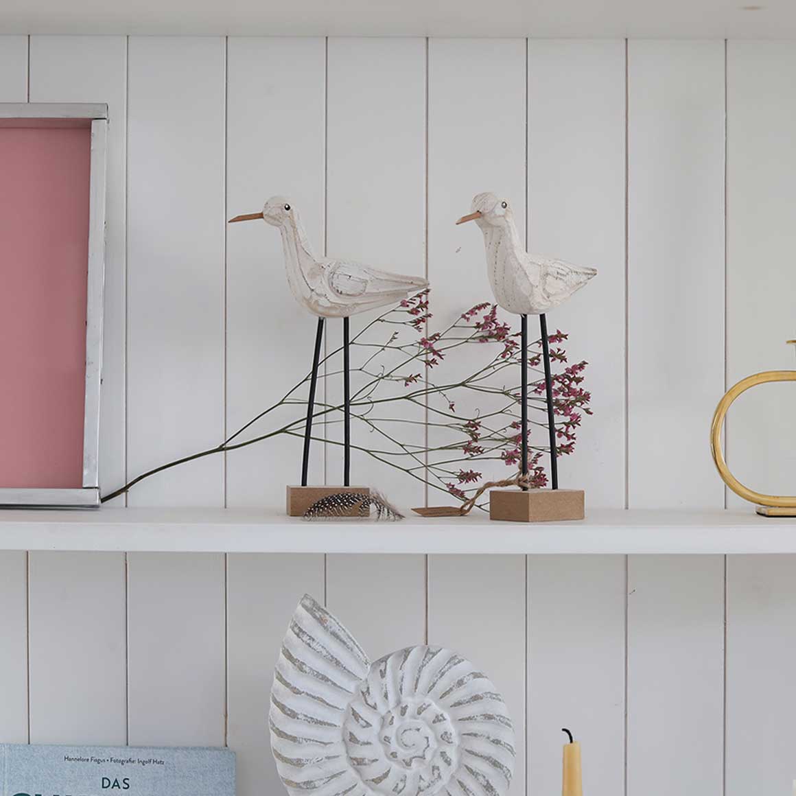 Vögel Vogel Holzfigur weiss lange Beine Moderne, maritime Deko im Landhaus Deko Stil ♥ Liebenswerte Dekofiguren kaufen ♥ Soulbirdee Onlineshop für Deko & Interior