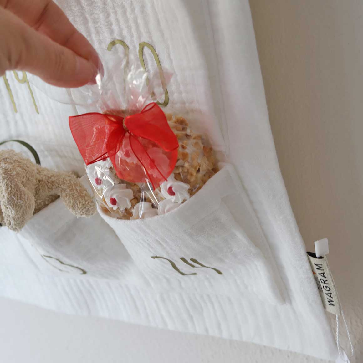 Taschenlakender Detail Tasche Adventkalender Adventskalender Frohe Weihnachten Stoffkalender WEiss Adventzeit Geschenk für Baby & Kind Weicher Kalender zum Selbst Befüllen Soulbirdee Shop