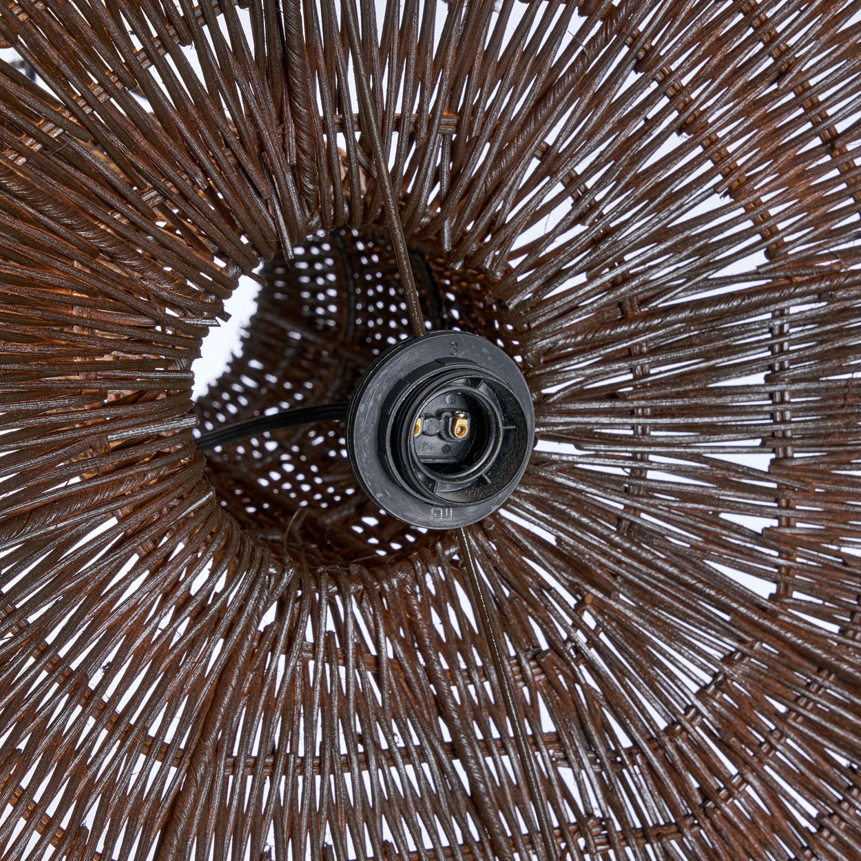 Untersicht in den Lampenschirm hineien