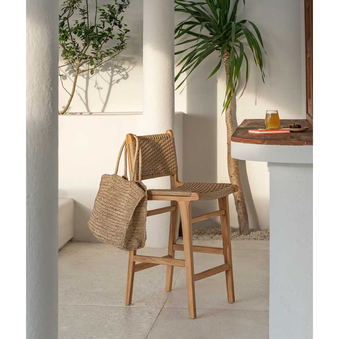 Barstuhl Komfort Rückenlehne Holz Geflecht Design Bazar Bizar Meno Onlineshop Soulbirdee Bali Ibiza Bar Möbel Club Restaurant Zuhause