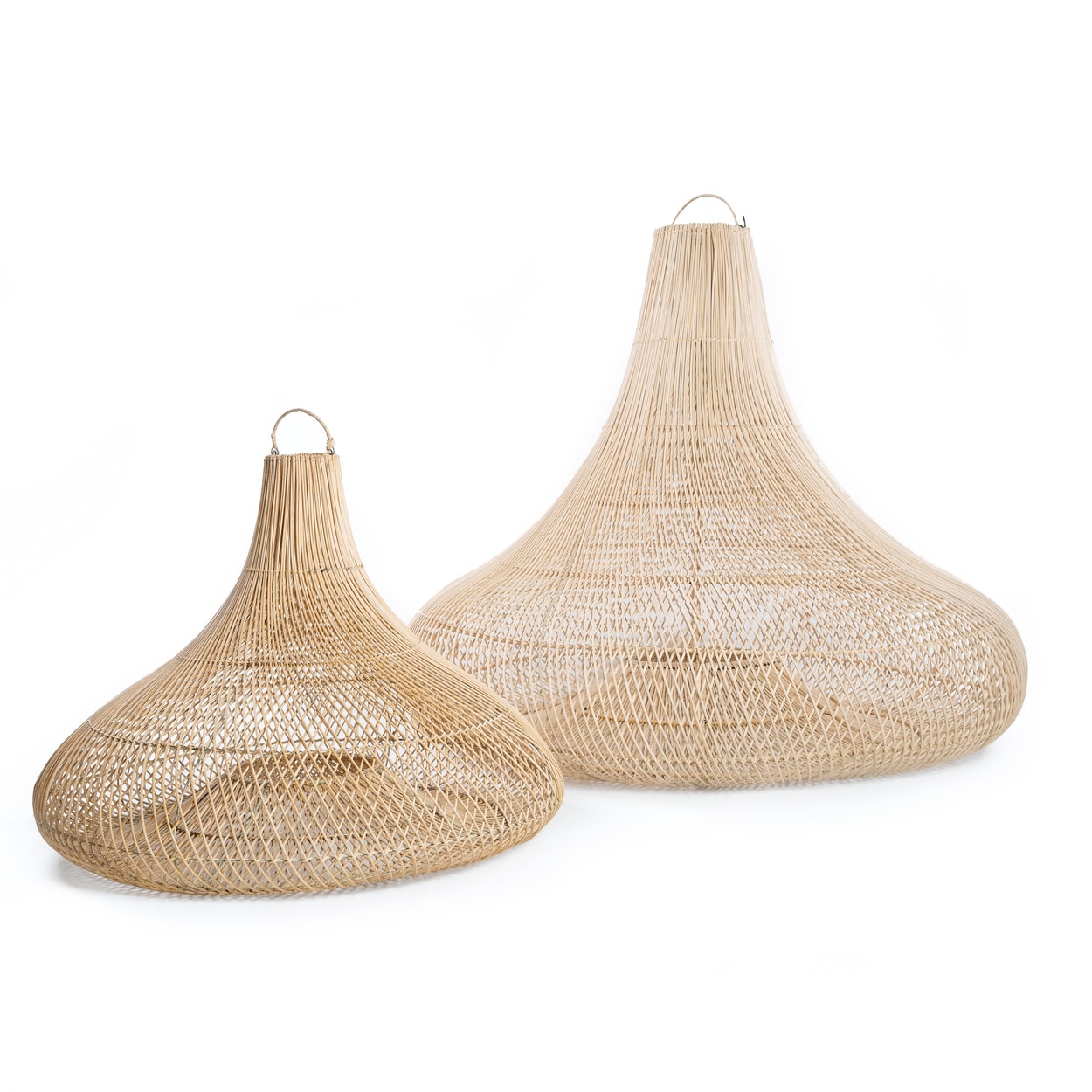 Bodenlampe Rattan SHALA Großer Lampenschirm als Stehlampe oder Deko ✓ Gastro Einrichtung Design | Strandhaus Boho Lampe ✓ Soulbirdee Shop Rattan Deko SHALA Objekt Hotel Interior Dekoration Organic strandhaus Lampe Boho Ibiza