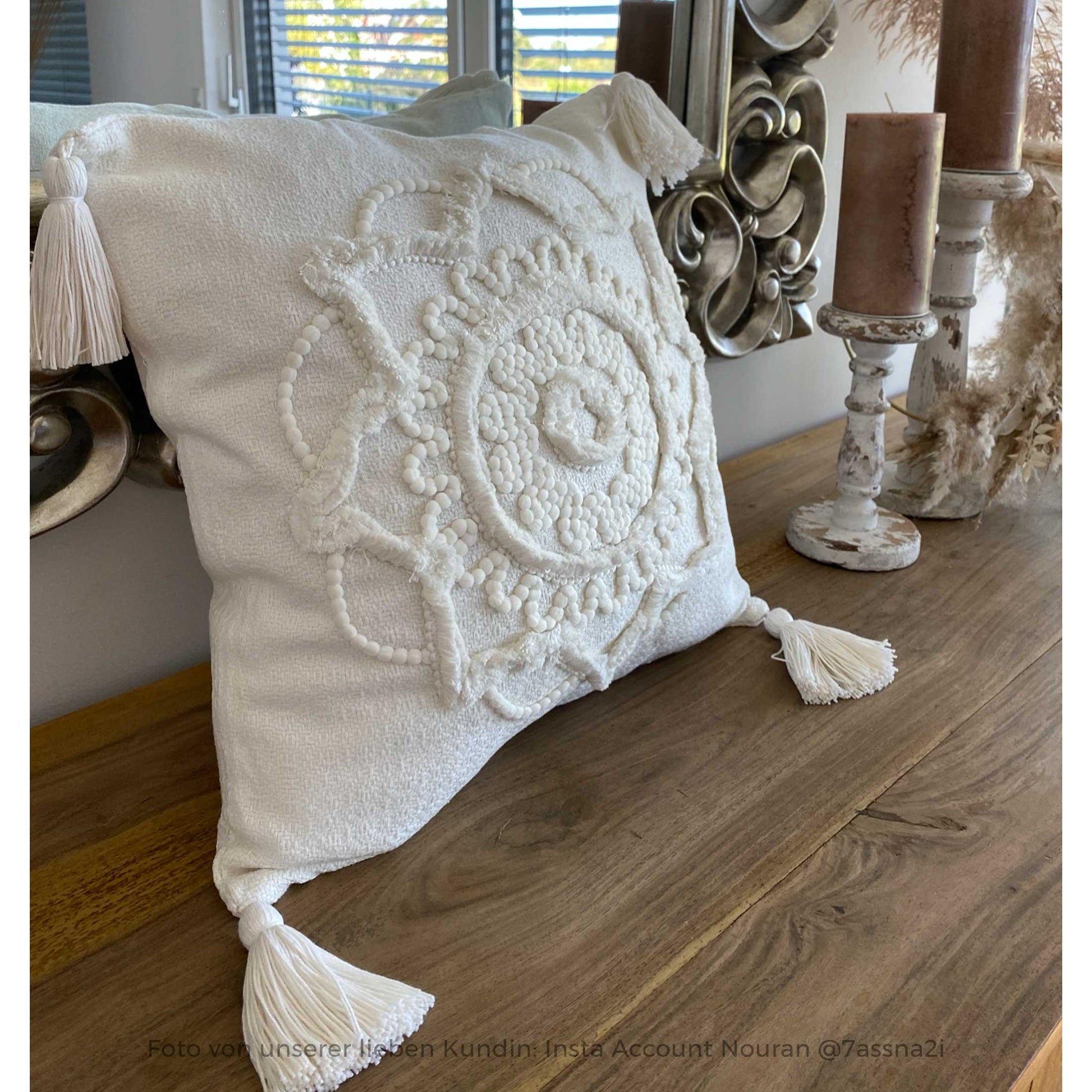 Bohemian Kissen in Weiss im Boho Style ♥ Quasten-Kissen aus Baumwolle mit einem orientalischen Muster | Soulbirdee Onlineshop, netter Service