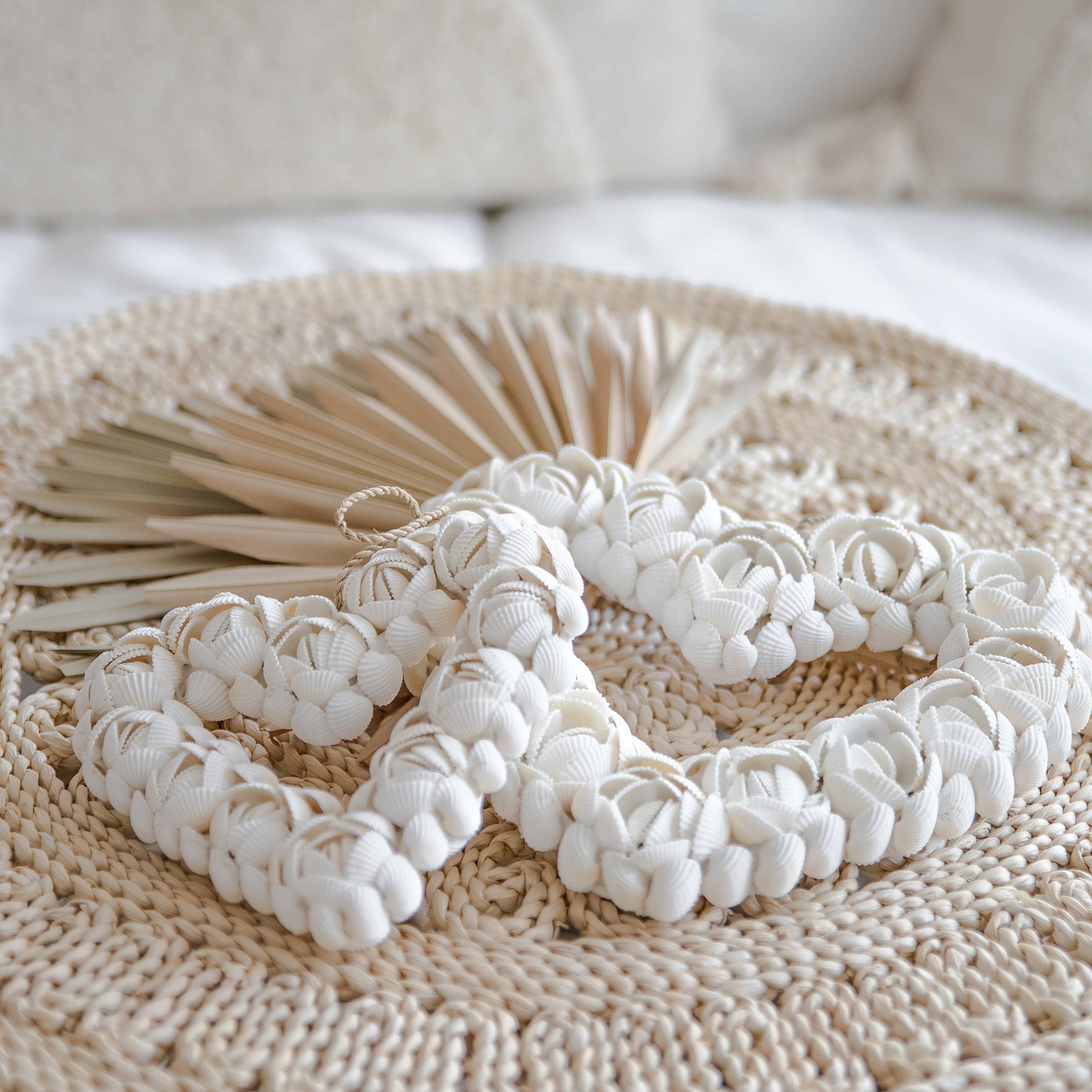 Deko Anhänger Boho Deko Hochzeit Hochzeitsdeko aus Muscheln für die Wanddeko Muscheln von der Marke Bazar Bizar. Deko Herz aus Muscheln ♥ Herz für die Boho Deko als Hochzeitsdeko Muscheldeko aus weißen Muscheln | Soulbirdee Shop