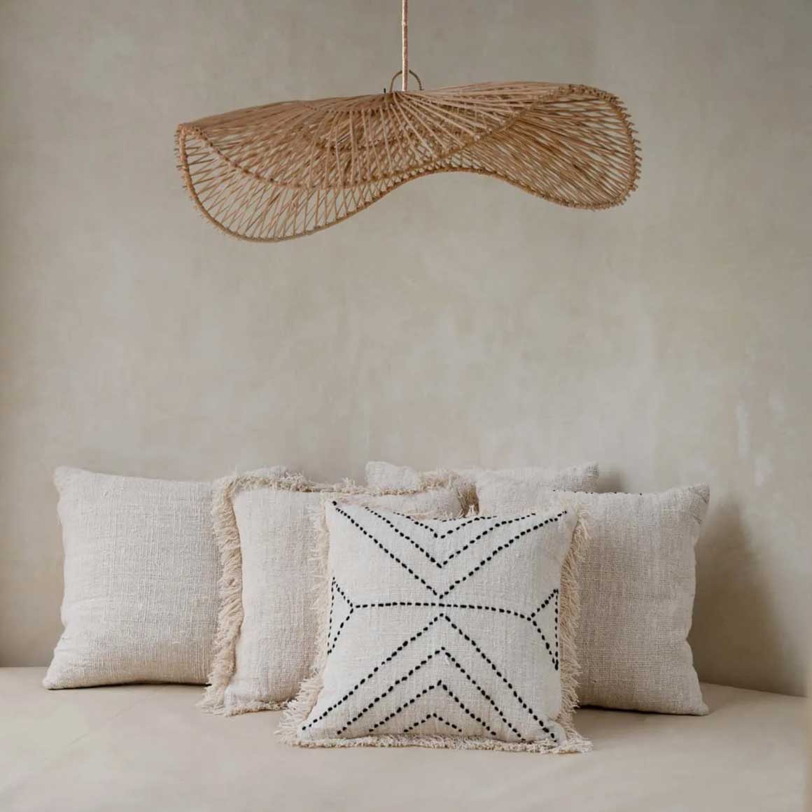Boho Kissen Boho Style quadratisch Fransen Tribal Sofakissen Couchkissen Zierkissen Baumwolle Beige gestickt Muster Schwarz Kissen kaufen Boho Style Deko Soulbirdee Onlineshop