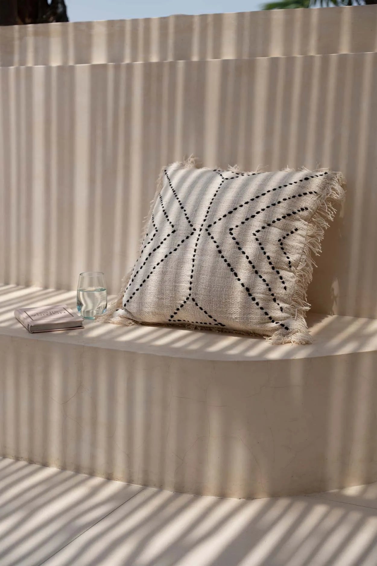 Boho Kissen Tribal Deko Boho Style Chic Sofakissen Couchkissen Zierkissen Baumwolle Beige gestickt Muster Schwarz Kissen kaufen Boho Style Deko Soulbirdee Onlineshop