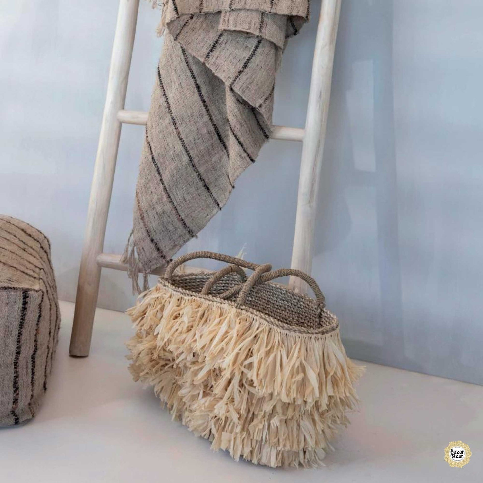 Boho Tasche Raffia Tasche von Bazar Bizar Boho Tasche im Ibiza Style ♥ Boho Style Shopper im sommerlichen Ibiza Flair zu Deinem Sommer Outfit ♥ Marke Bazar Bizar. Traumhaft schöne Tasche