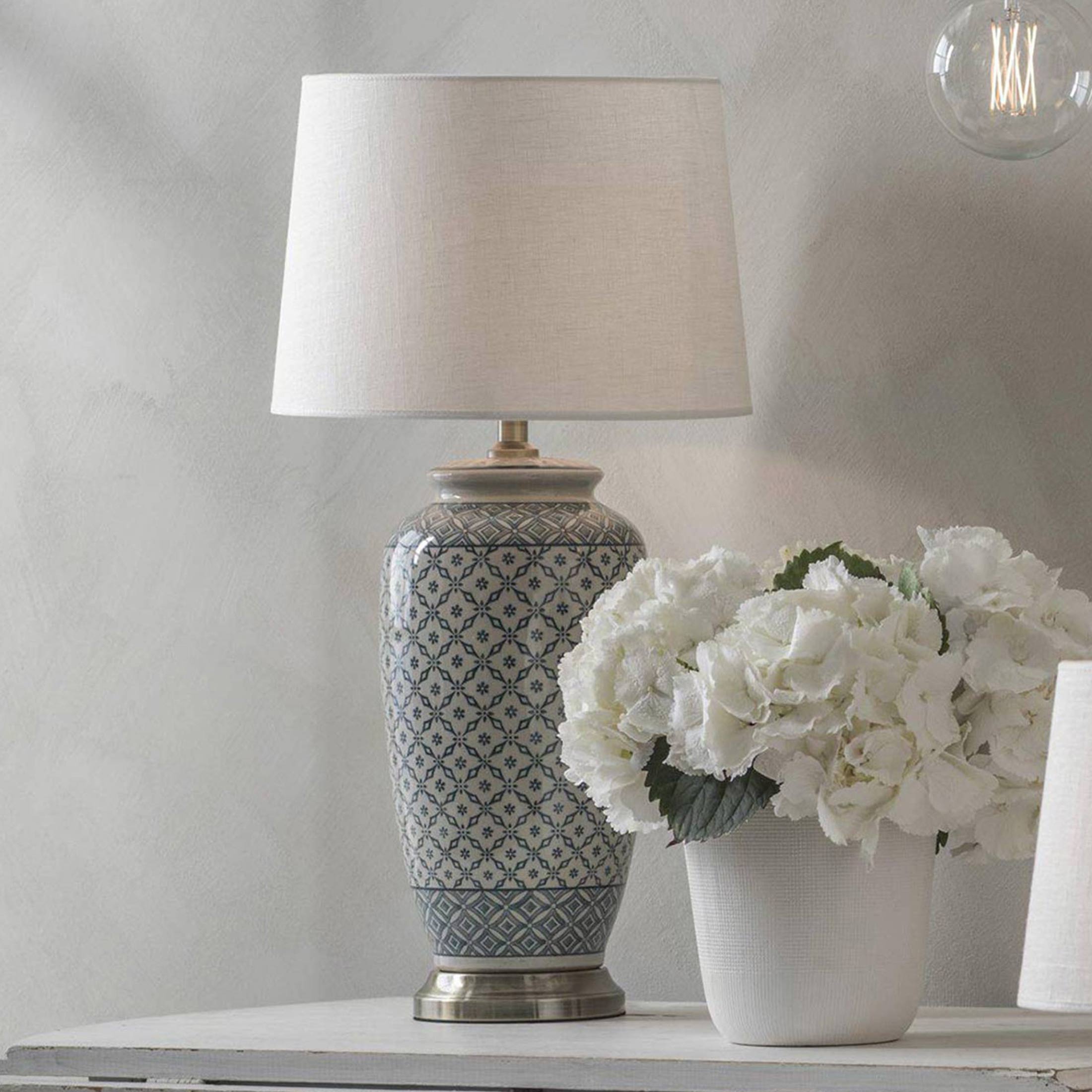 Chinesische Vasenlampe Chinoiserie Keramik Porzellan Lampenfuß Blau Weiß Muster PRHome Tischlampe kaufen Soulbirdee Lampenshop