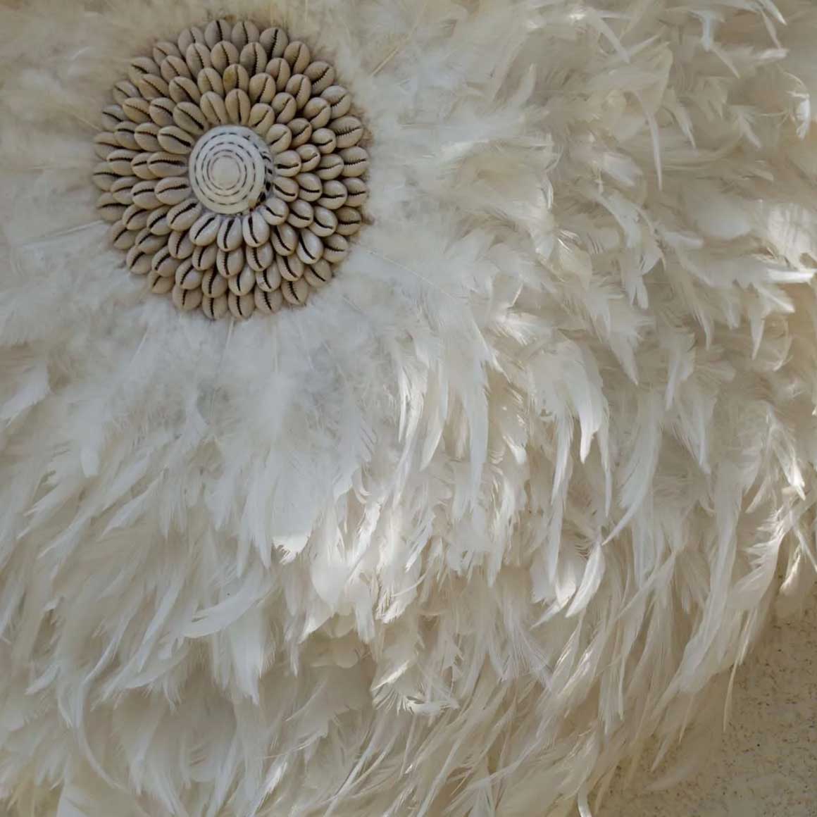 Coastal Juju White weiss wanddeko rund federn soulbirdee onlineshop