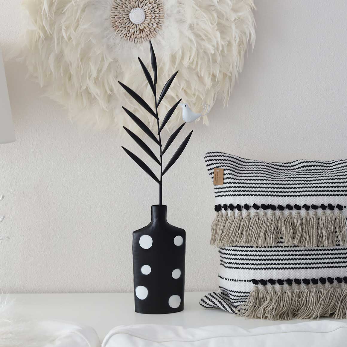 Deko Vase Schwarz Punkte Beige fürs Sideboard Deko Vase mit Punkte Blatt und Vogel für die Konsole | Wohnzimmer Deko in Schwarz Weiß | Metall Blech Soulbirdee Onlineshop