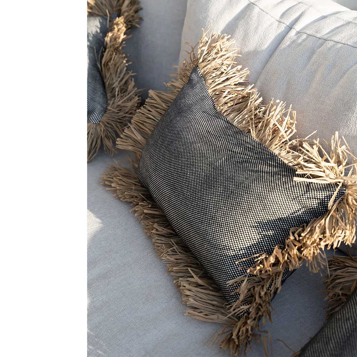 Dekokissen mit Fransen schwarz 30 x 50 rechteck Ibiza Style Kissen mit Kissenfüllung Beach Club Interior von Bazar Bizar im Soulbirdee Onlineshop Kissen kaufen