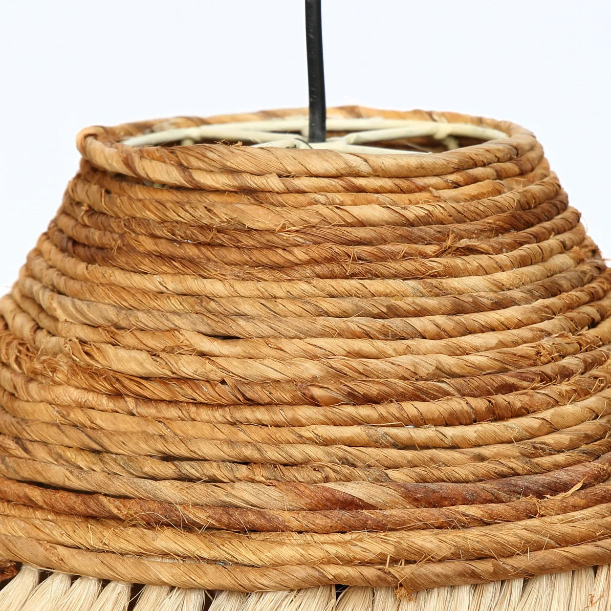 Geflochtener Rand der Lampe