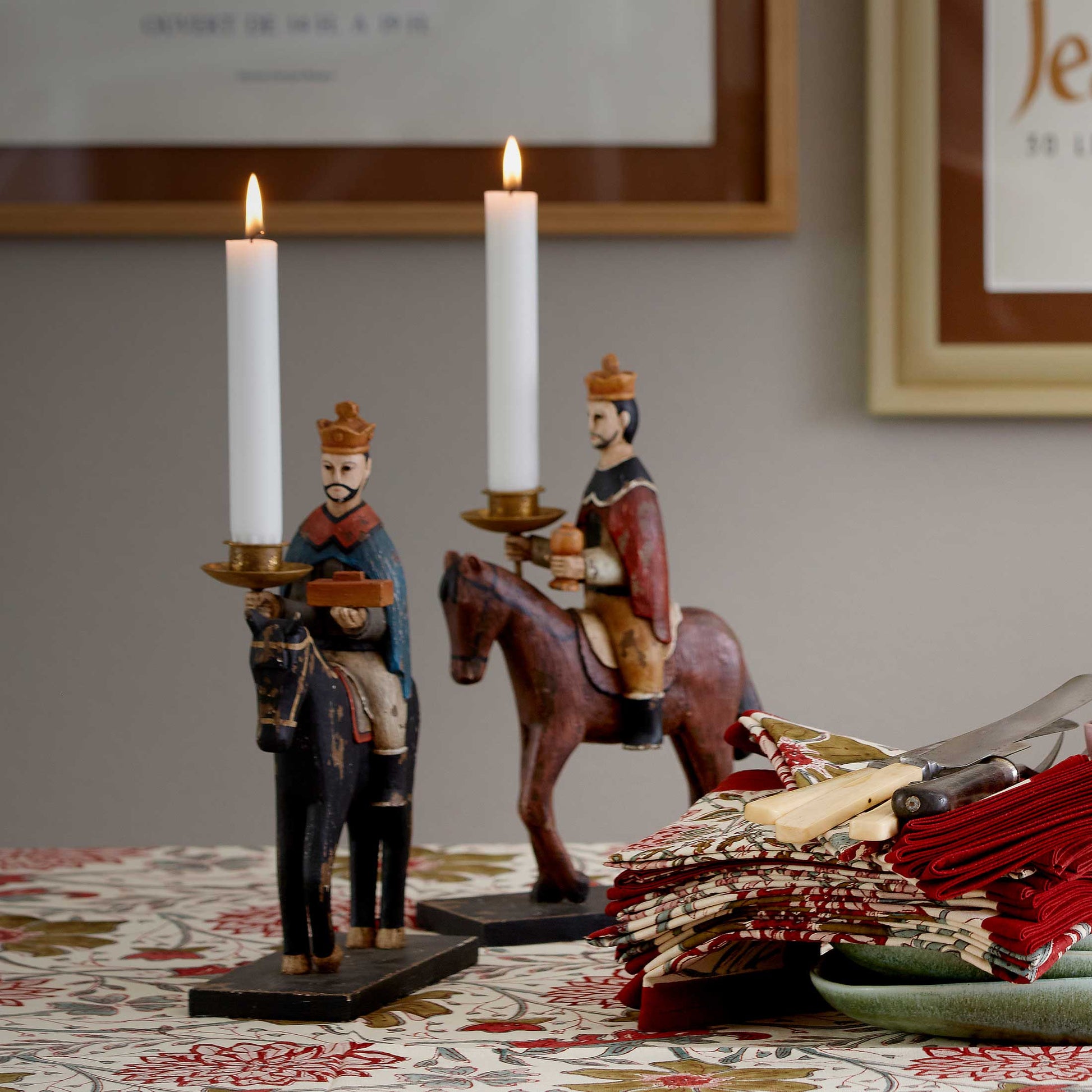 Kerzenhalter Heilige 3 Könige aus Holz. Skandinavische Weihnachtsdekoration aus Dänemark. Holzfiguren bei Soulbirdee Onlineshop kaufen, internationaler Versand