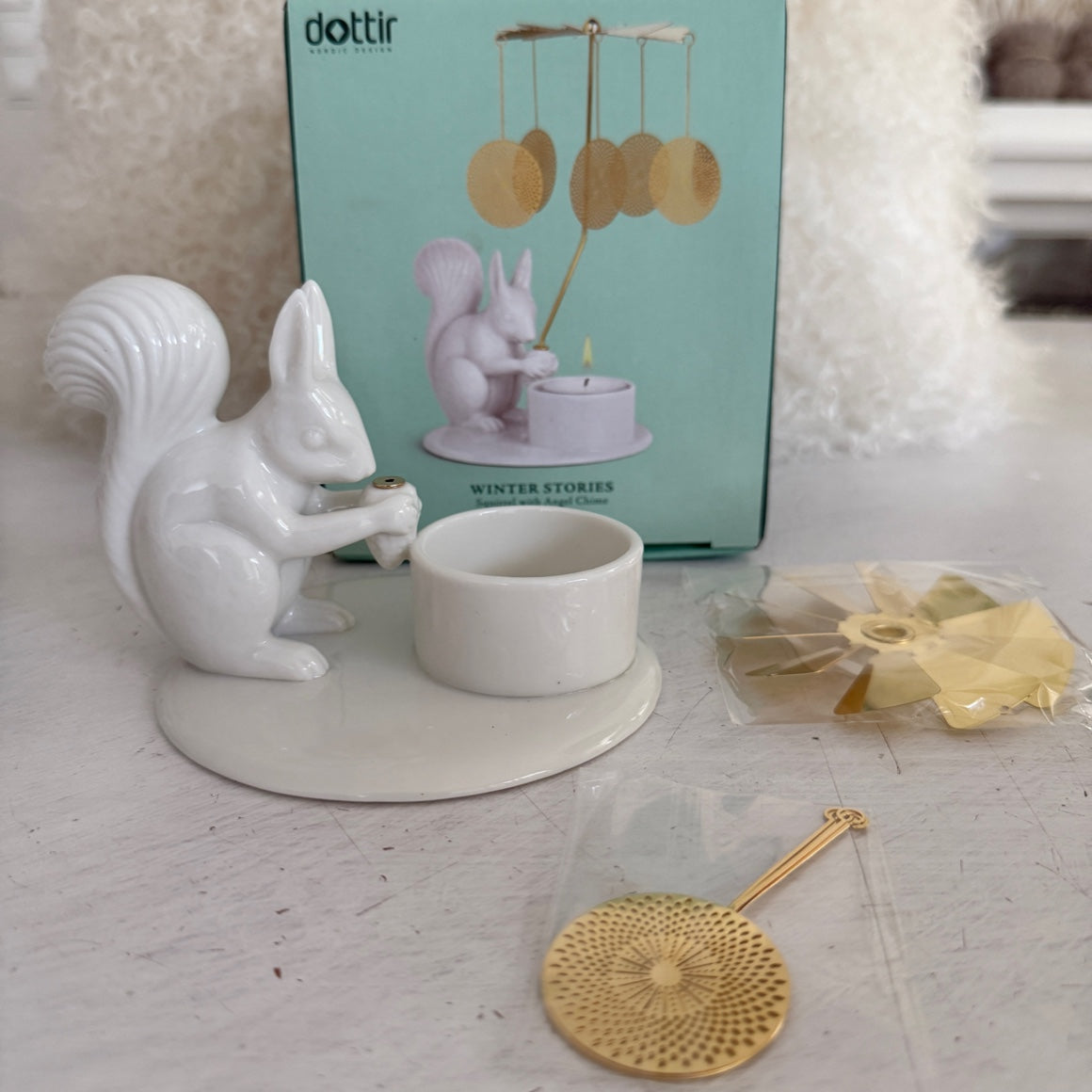 Eichhörnchen Geschenk weihnachten weihnachtsgeschenk weihnachtsdeko kerzen teelicht weiss porzellan verpackung dottir