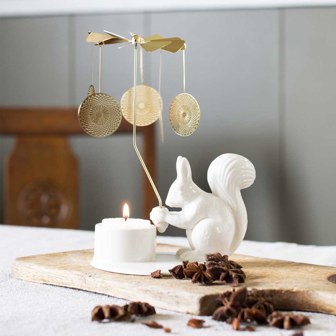 Eichhörnchen als Teelichthalter Kerzenständer porzellan weiss Weihnachten goldene Deko Dottir Soulbirdee Onlineshop Weihnachtsdeko kaufen Skandinavische Weihnachtsdeko