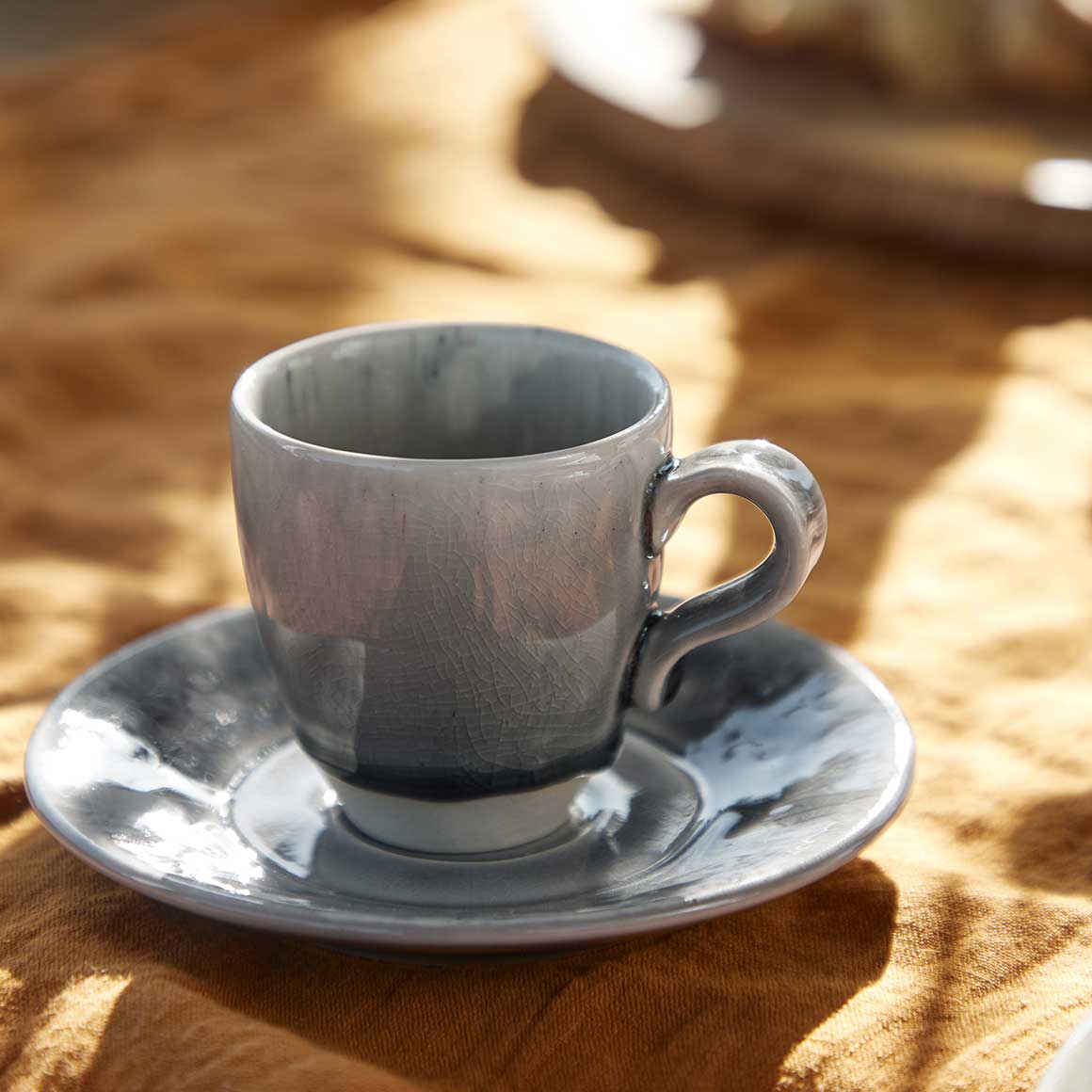 Espresso Tasse Graues Geschirr mediterran serviergeschirr Espressotasse mit Henkel Steinzeug verlauf Soulbirdee Onlineshop