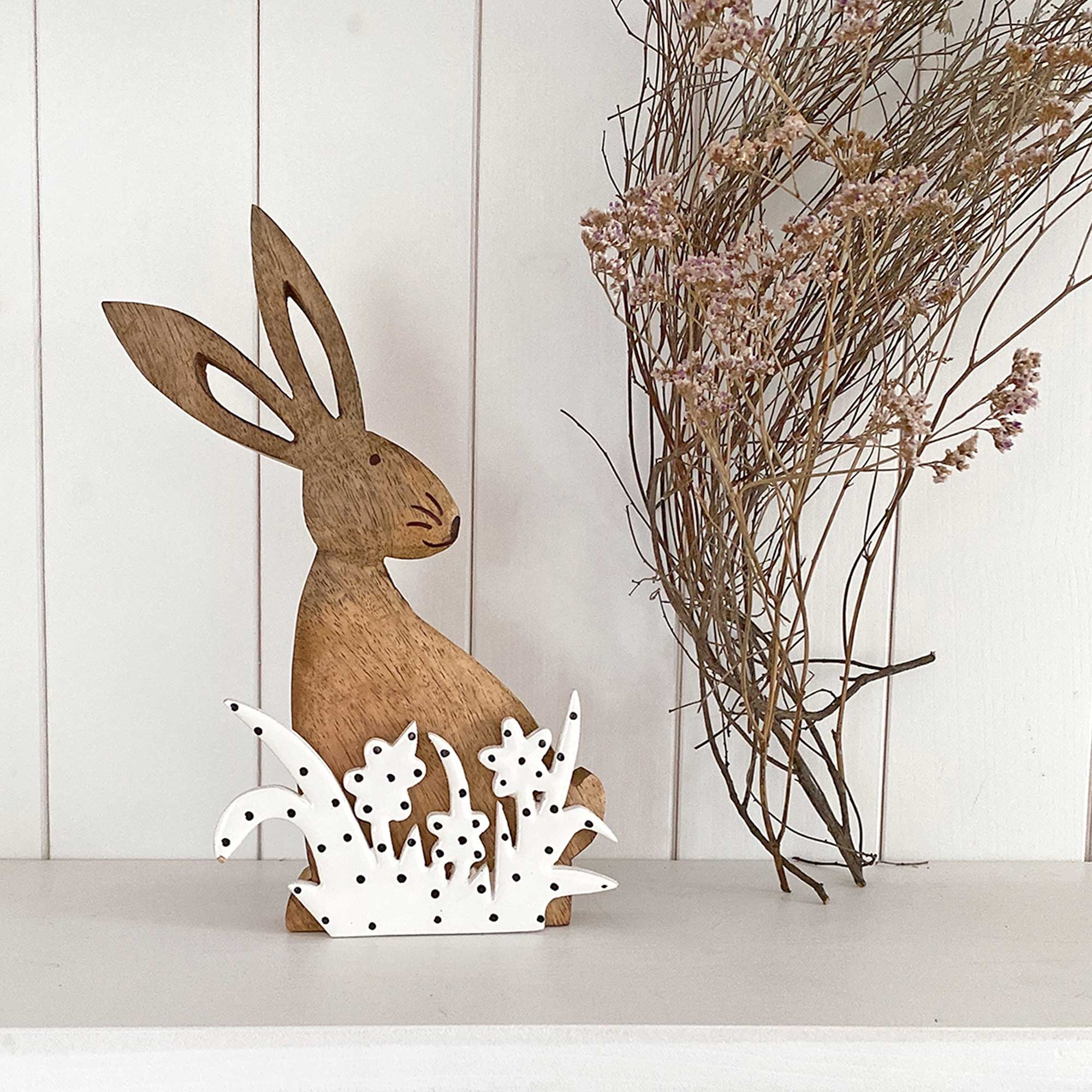 Frühlingshase Aufsteller Hase aus Holz als Deko im Frühling ♥ Osterdeko 2024 ♥ Dekofigur Ostern | Deko aus Holz | Osterdeko kaufen ♥ Soulbirdee Onlineshop Hase aus Holz Deko Frühling Osterdeko 2023 Mangoholz natürliche Deko Soulbirdee Onlineshop