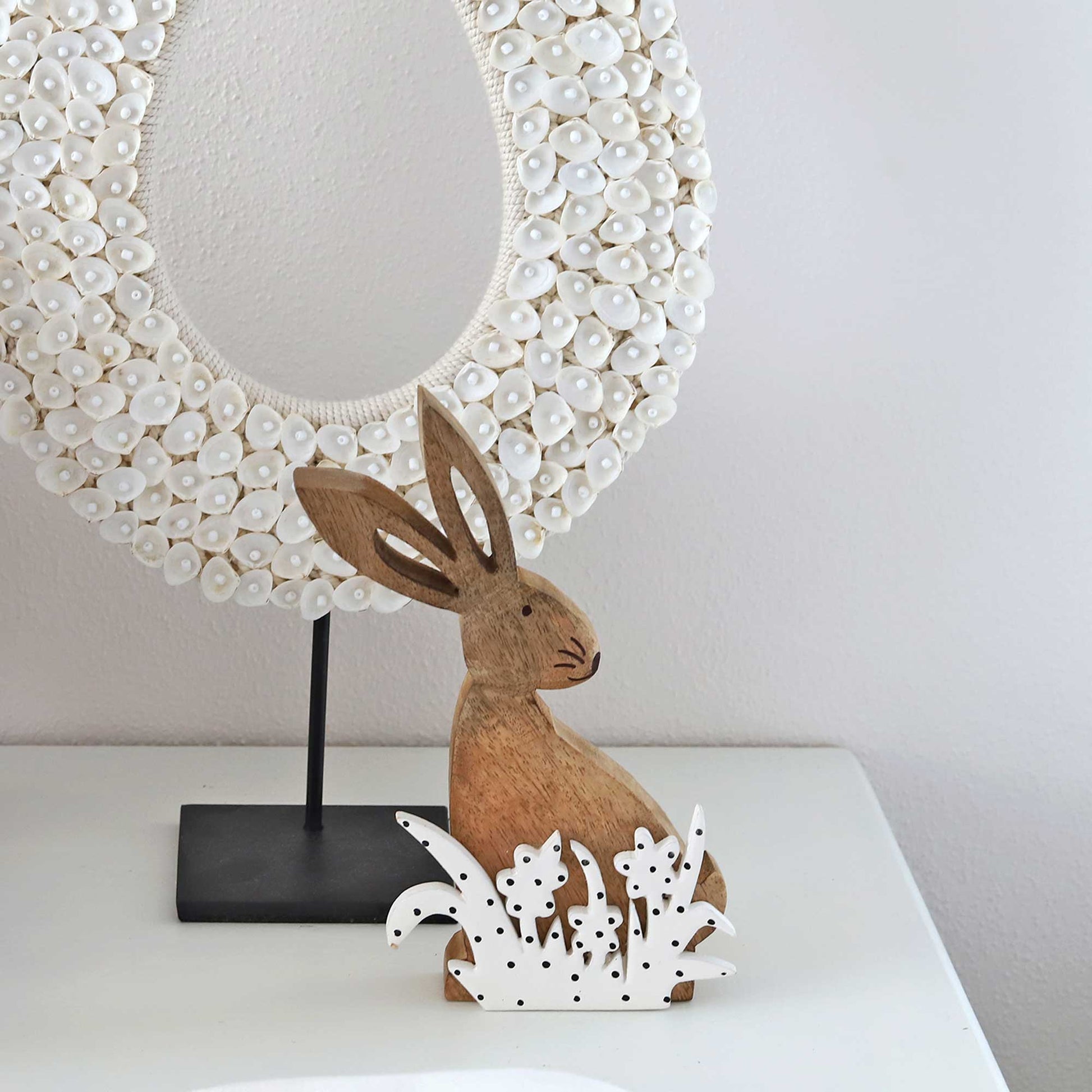 Holzhase Deko Ostern osterfeier sideboard fensterdeko konsole dekorieren