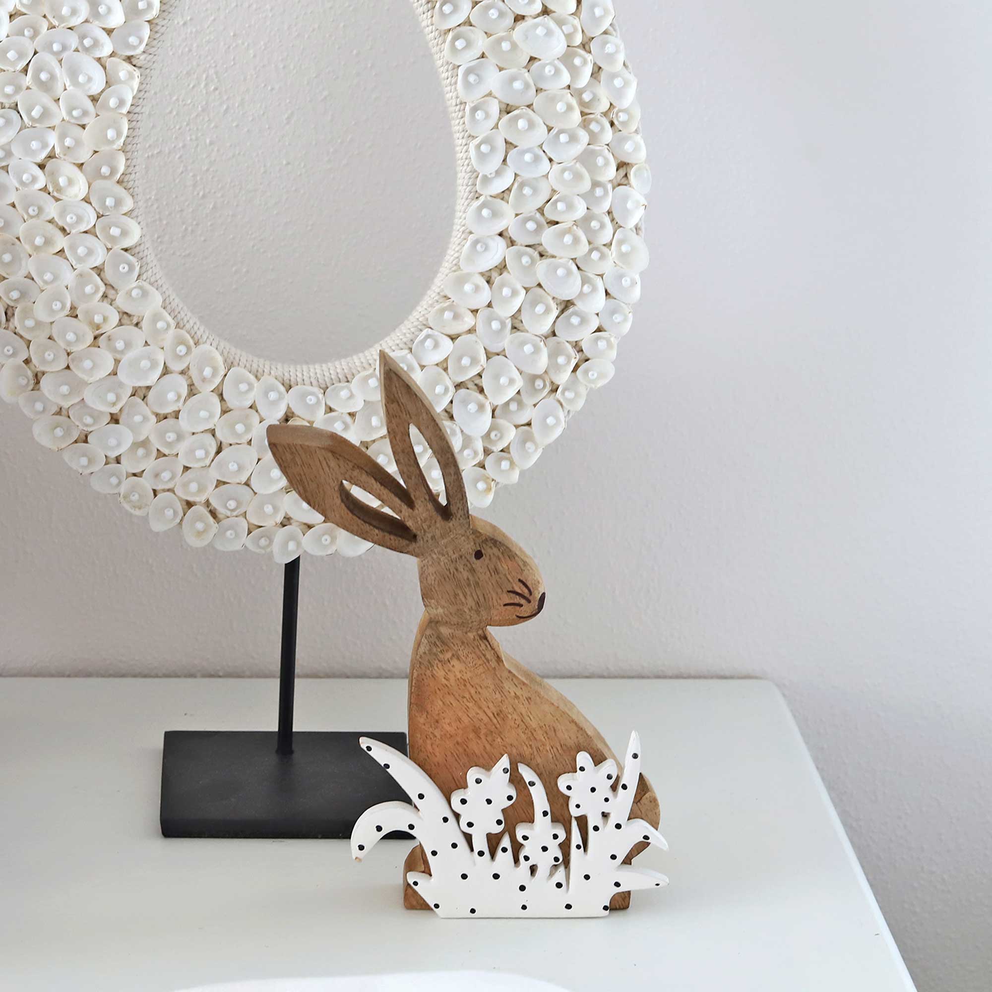 Holzhase Deko Ostern osterfeier sideboard fensterdeko konsole dekorieren