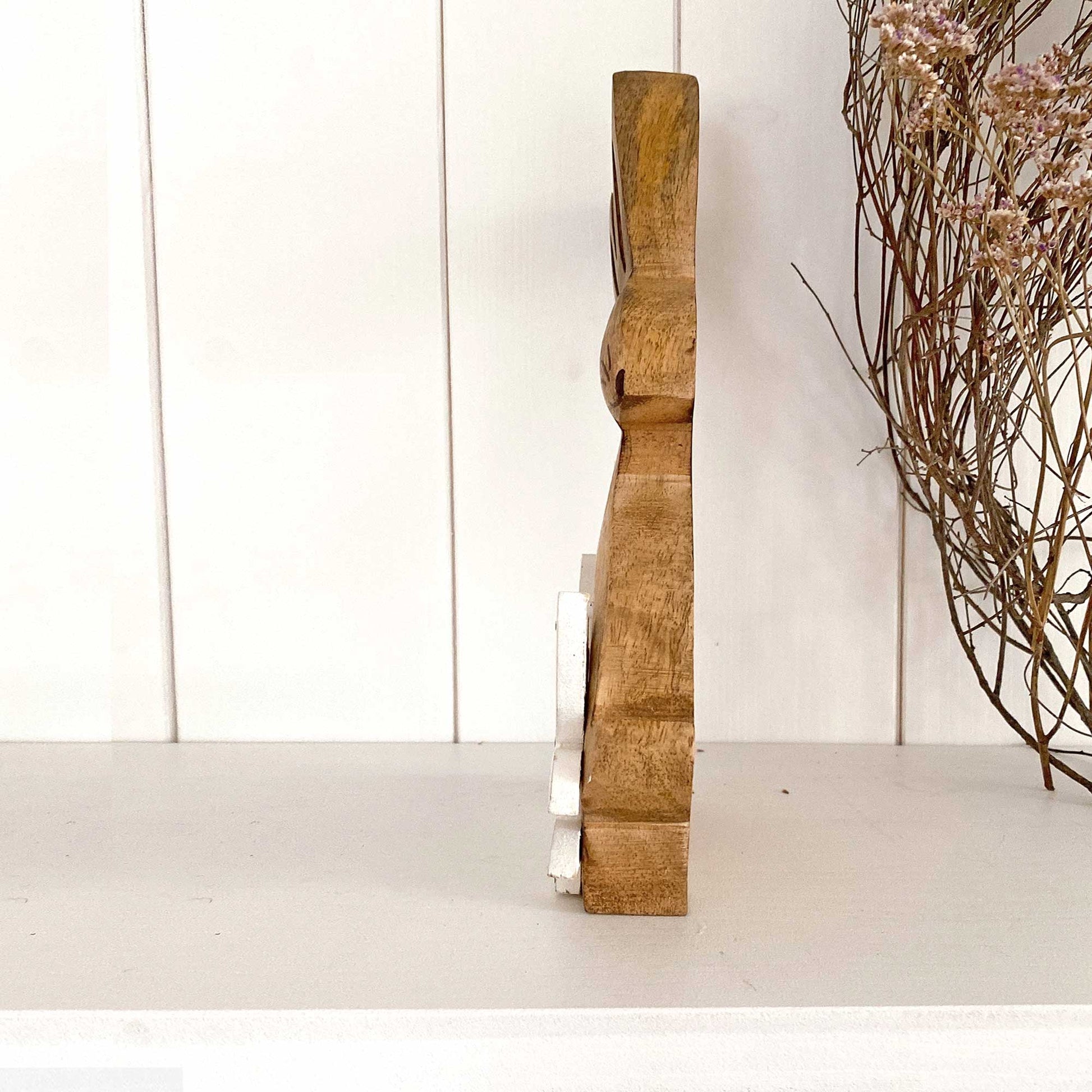 Hase Holz seitlich Deko Frühling Osterdeko Deko aus Holz Mangoholz natürliche Deko Soulbirdee Onlineshop