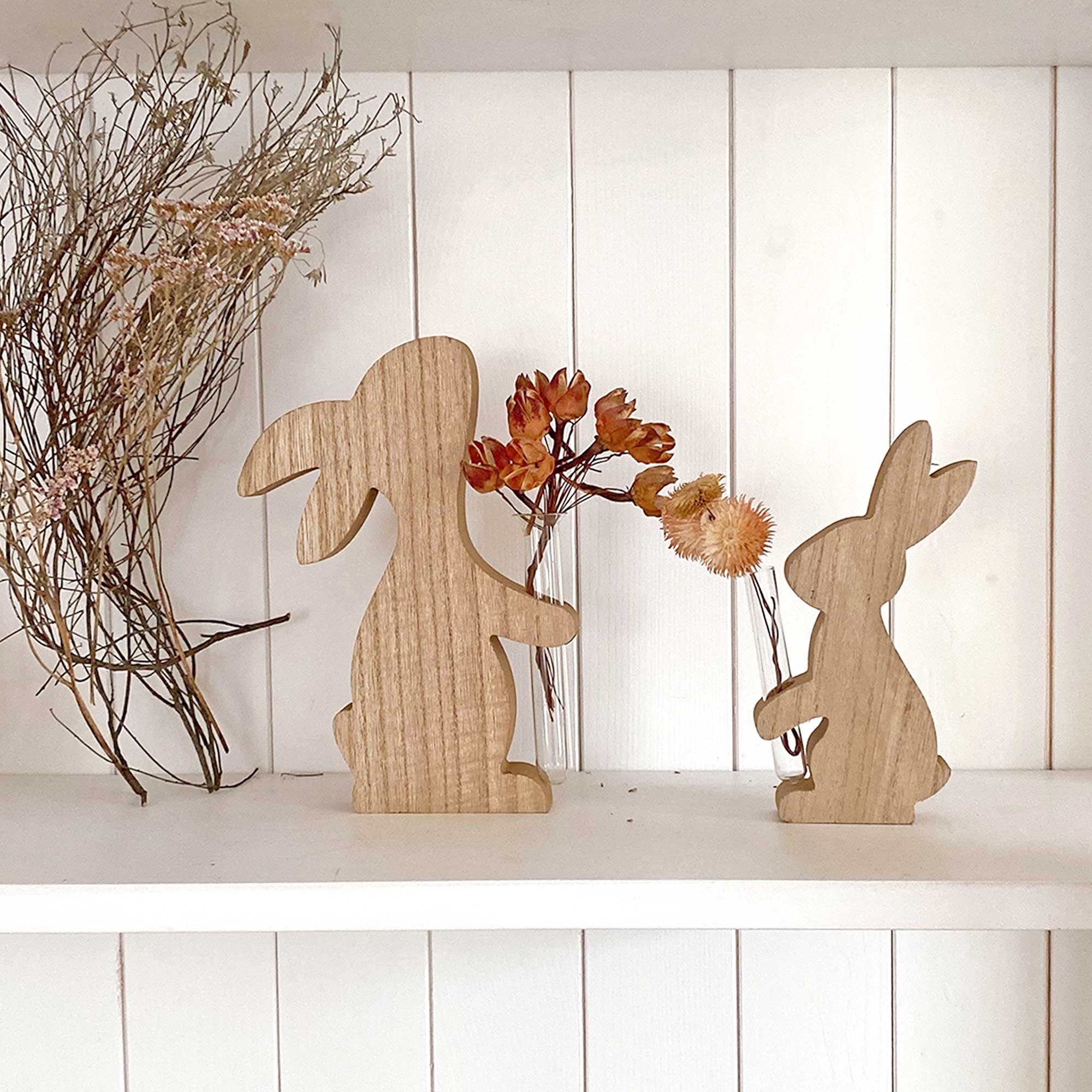 Hase vase ostern deko osterdeko frühlingsdeko holz glas kleine blumen soulbirdee onlineshop webshop Hasen Deko im Frühling Osterdeko Wohnzimmer Deko Soulbirdee Onlineshop